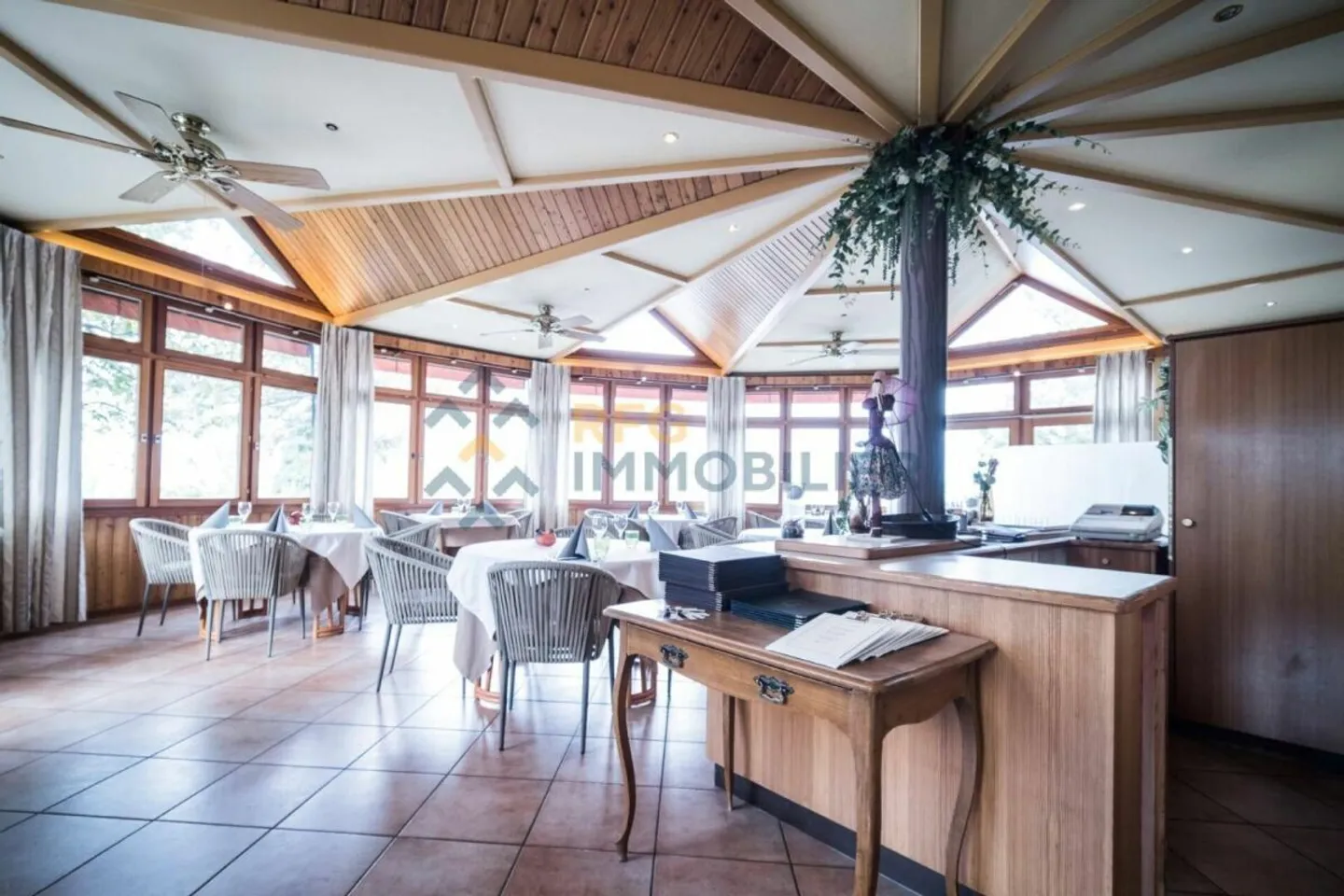 Proprietà d'investimento con ristorante - Foto 31 di 45