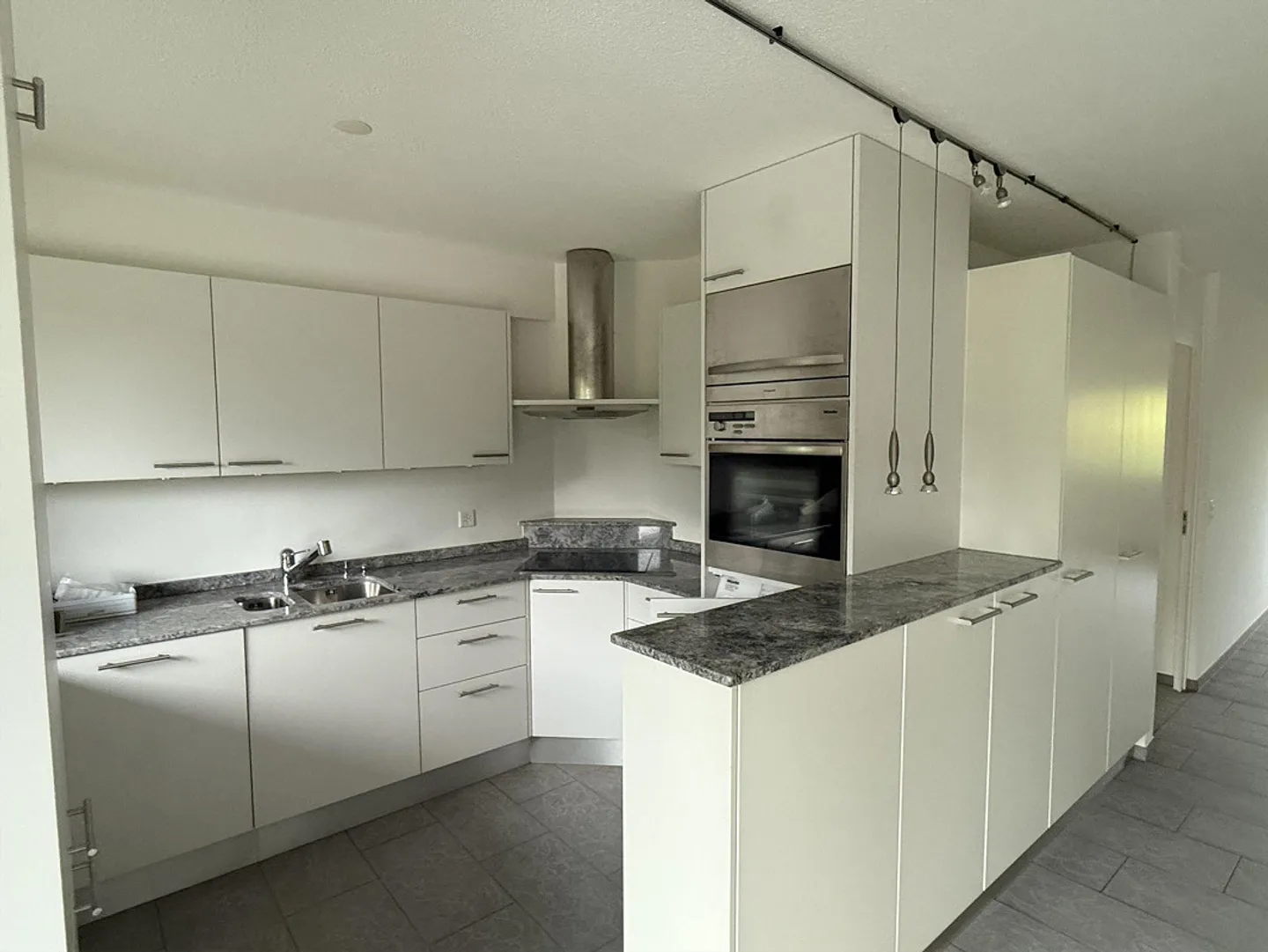 Appartement de 4,5 pièces avec grand balcon, emplacement central - Photo 1 sur 11