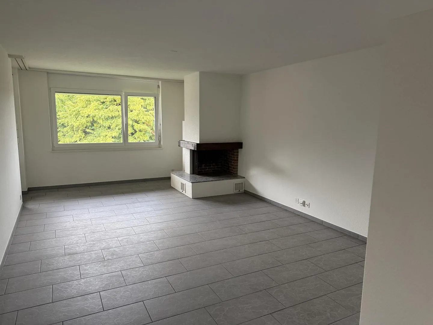 Appartement de 4,5 pièces avec grand balcon, emplacement central - Photo 3 sur 11