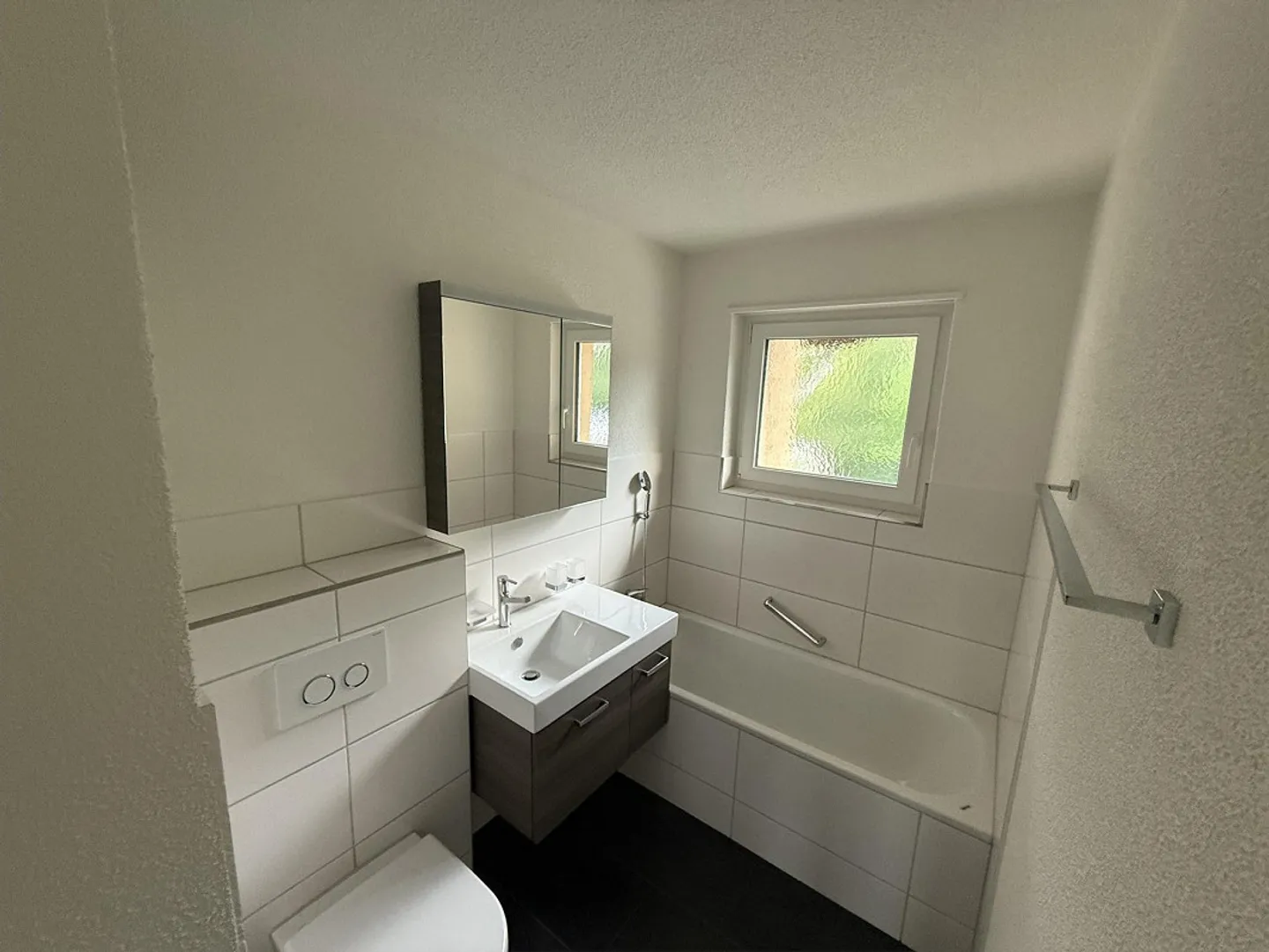 Appartement de 4,5 pièces avec grand balcon, emplacement central - Photo 5 sur 11