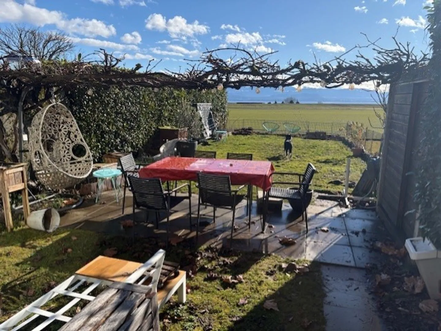 Charming Villa with Garden - Photo 2 of 9