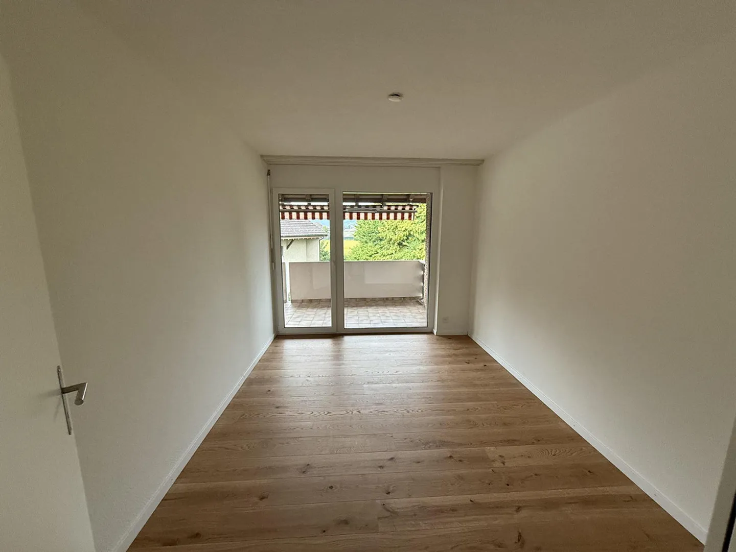Appartement de 4,5 pièces avec grand balcon, emplacement central - Photo 4 sur 11