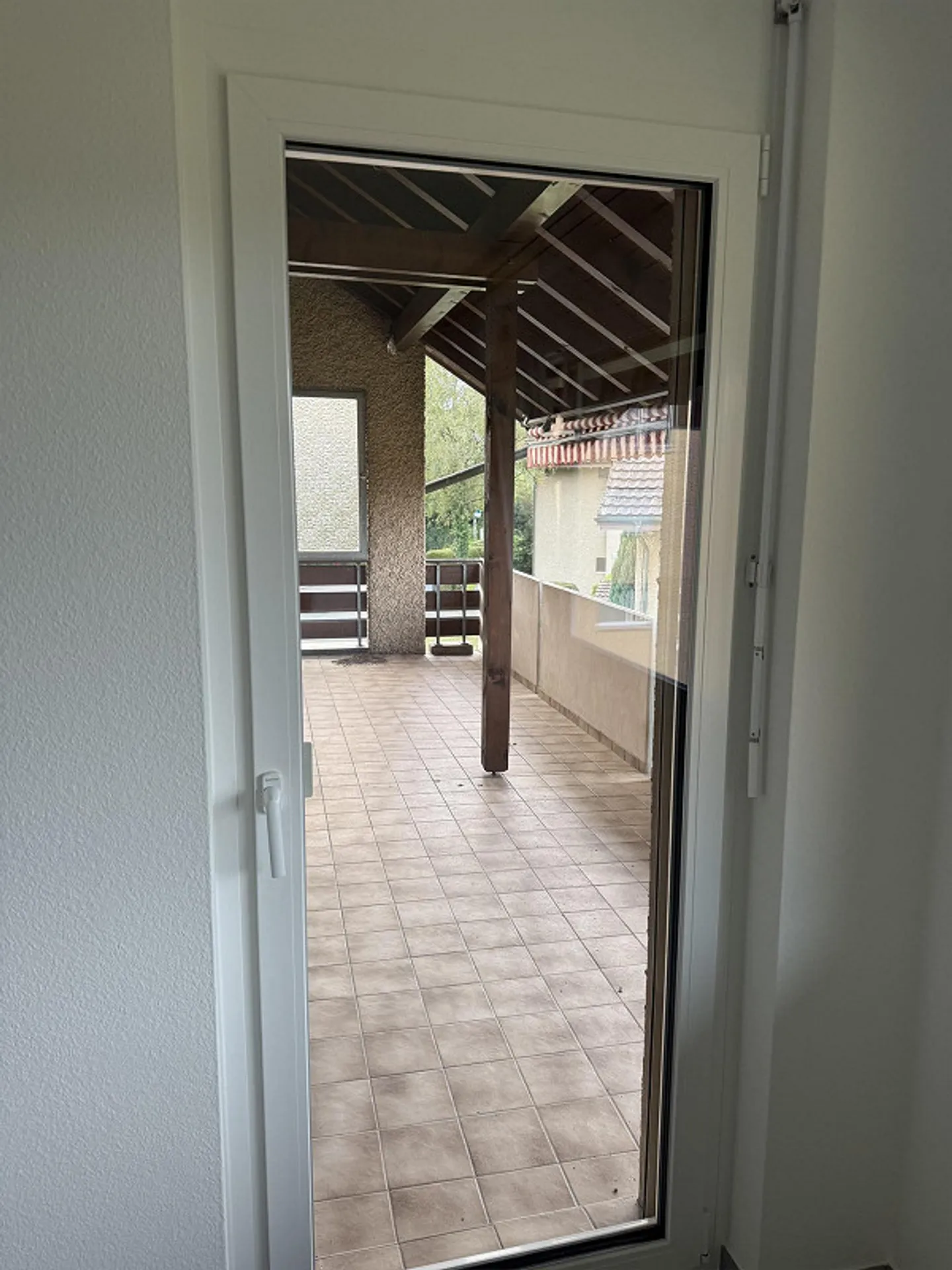Appartement de 4,5 pièces avec grand balcon, emplacement central - Photo 9 sur 11