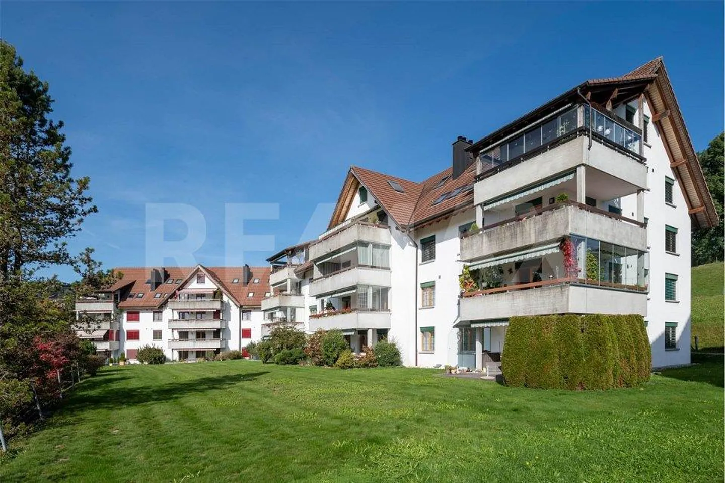 Appartement spacieux dans un emplacement ensoleillé et calme - Photo 5 sur 13