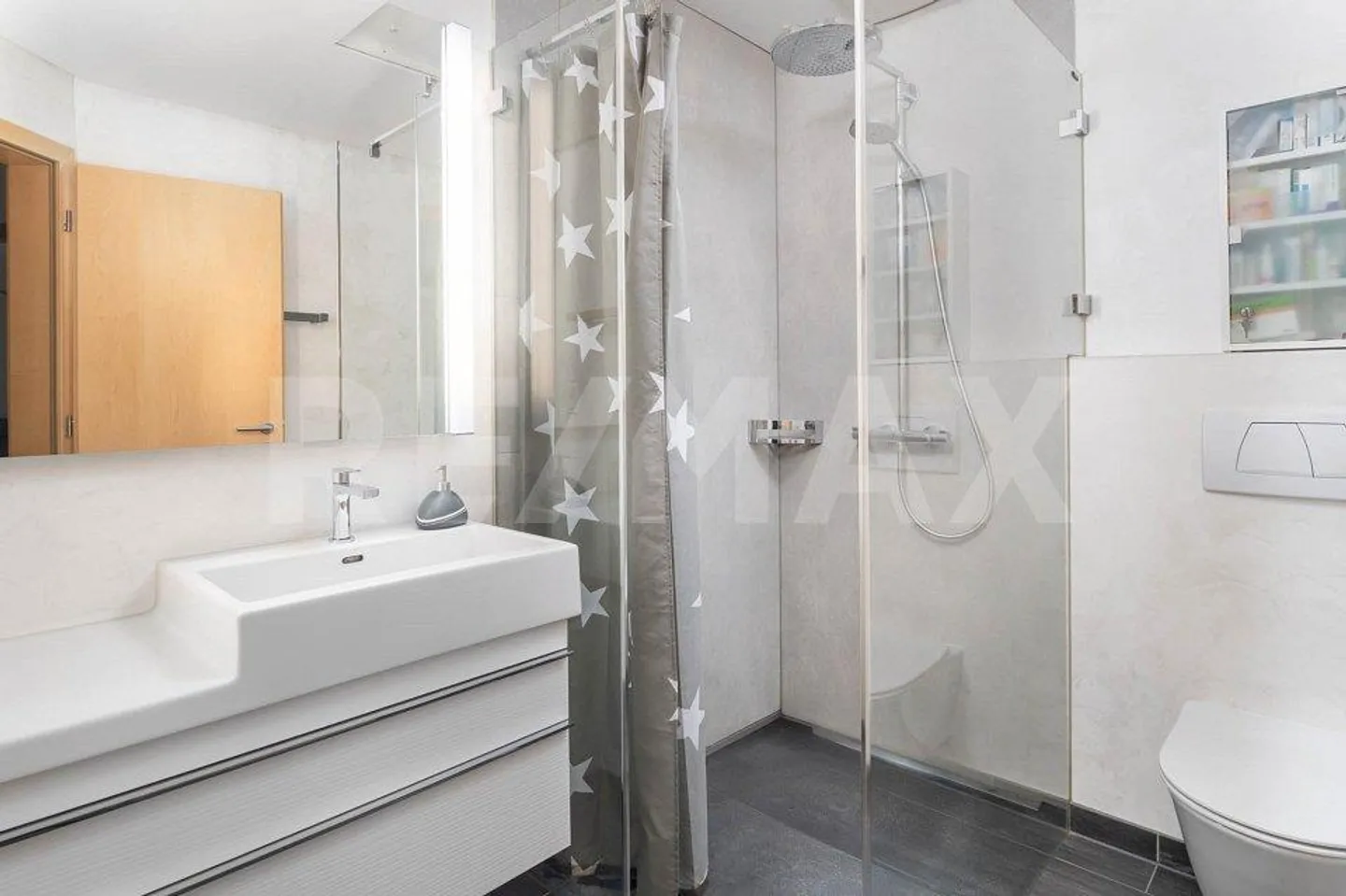 Appartement spacieux dans un emplacement ensoleillé et calme - Photo 10 sur 13