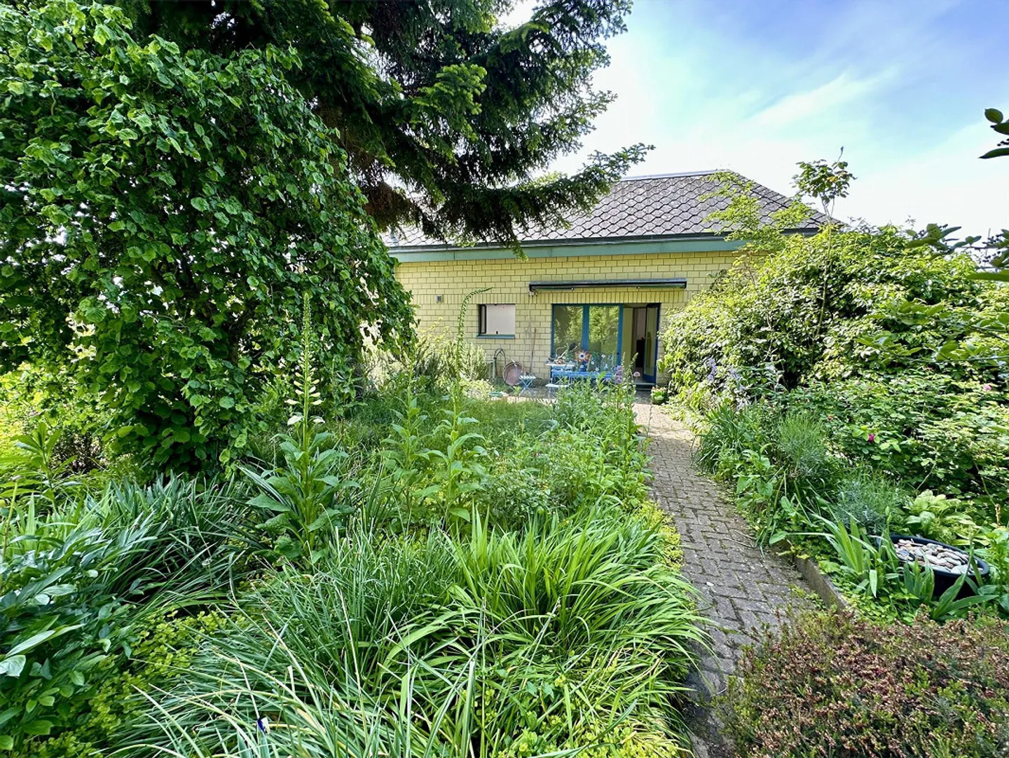 Maisonette 5,5-r. con una vista panoramica da sogno, in un villaggio tranquillo e orientato alla natura - Foto 1 di 14