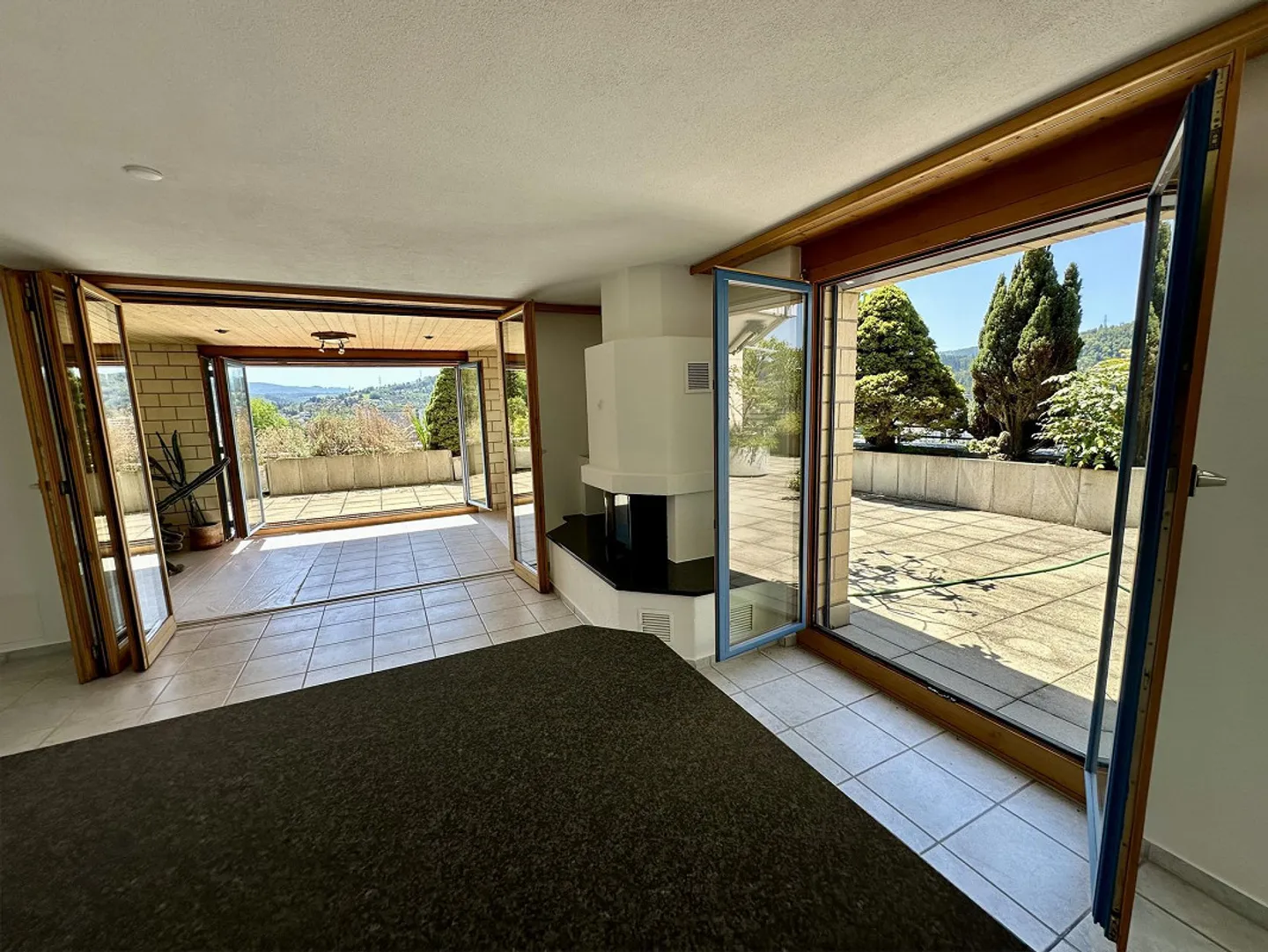 Maisonette 5,5-r. con una vista panoramica da sogno, in un villaggio tranquillo e orientato alla natura - Foto 3 di 14