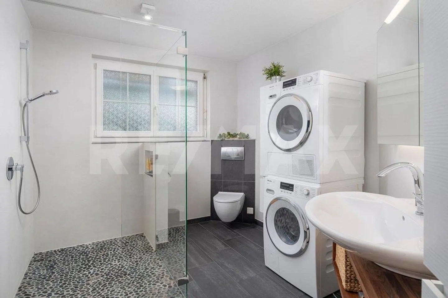 Appartement spacieux dans un emplacement ensoleillé et calme - Photo 9 sur 13