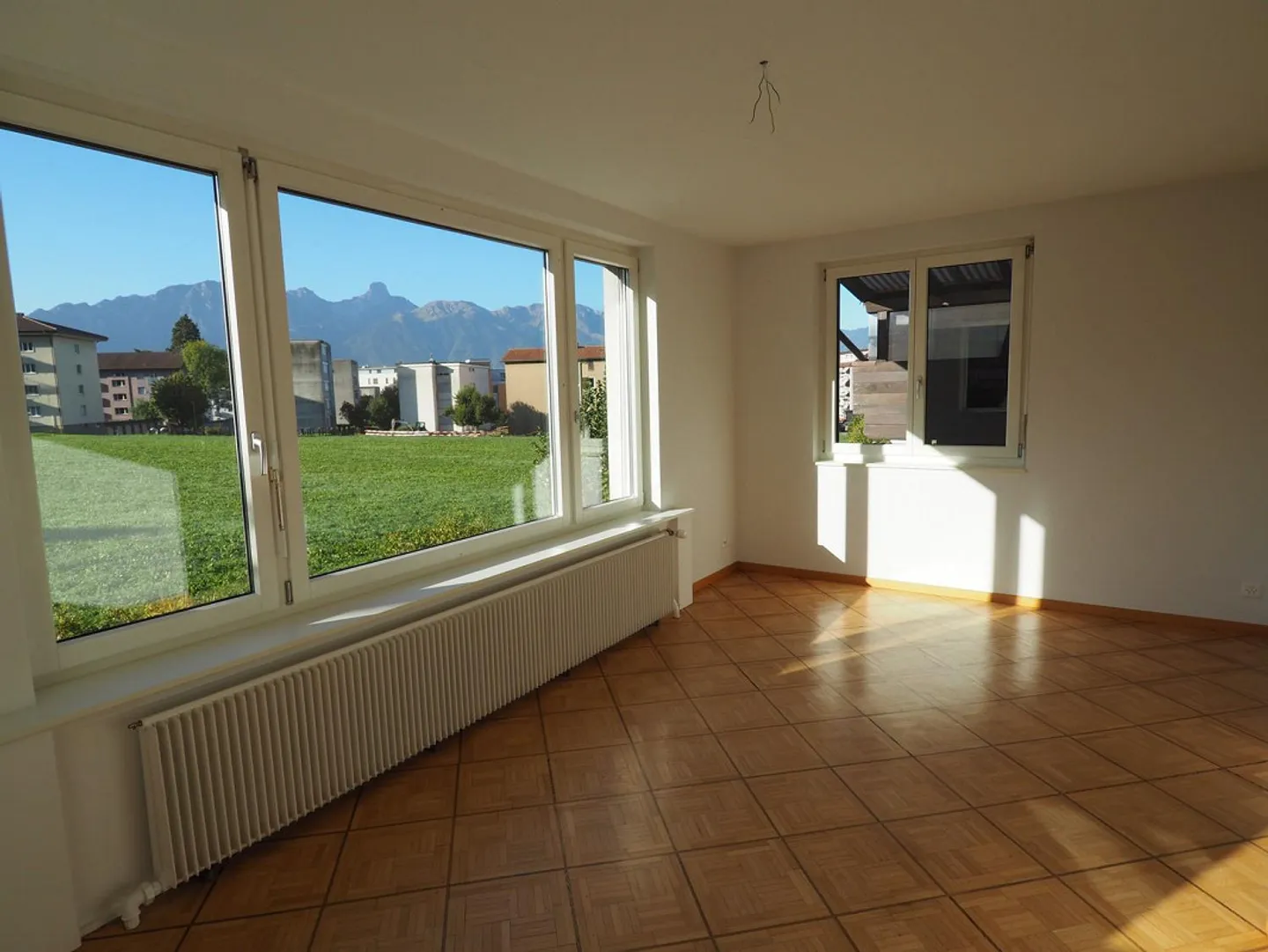 Appartement spacieux et lumineux avec beaucoup de charme à Steffisburg - Photo 3 sur 4