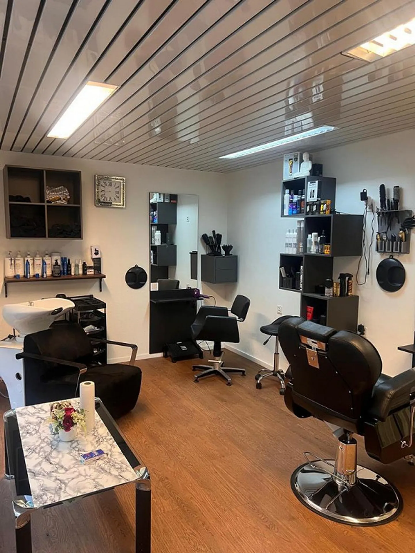 Spazio commerciale con vetrina nel vivace quartiere di Gundeldingen - Foto 3 di 10