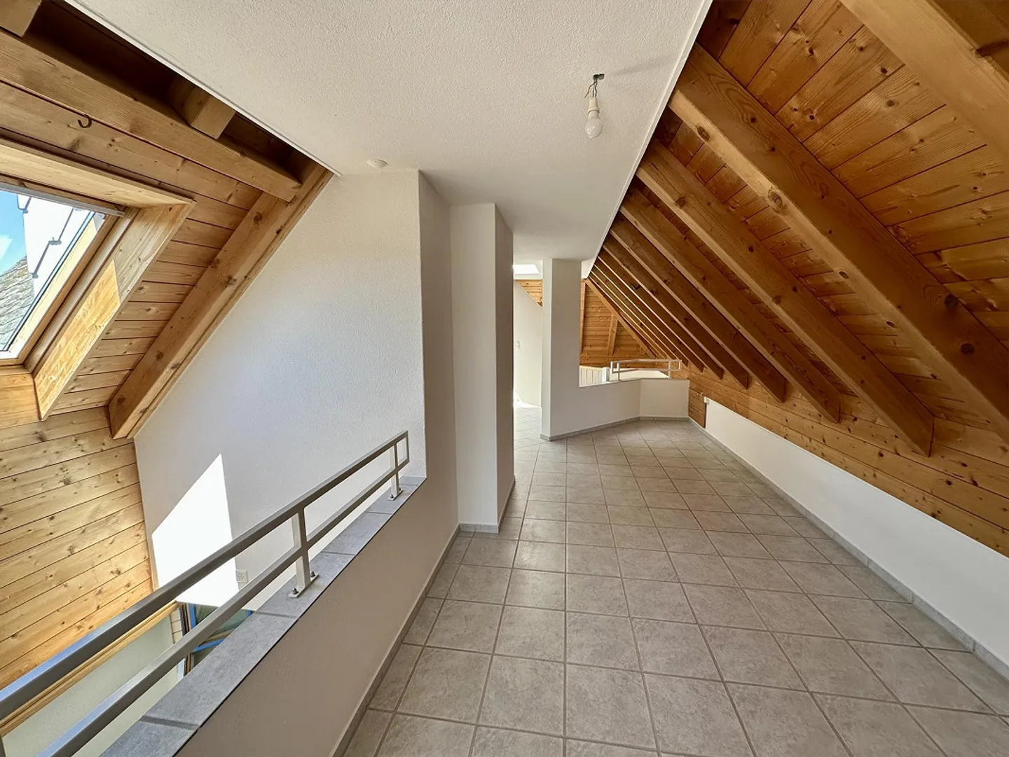 Maisonette 5,5-r. con una vista panoramica da sogno, in un villaggio tranquillo e orientato alla natura - Foto 8 di 14