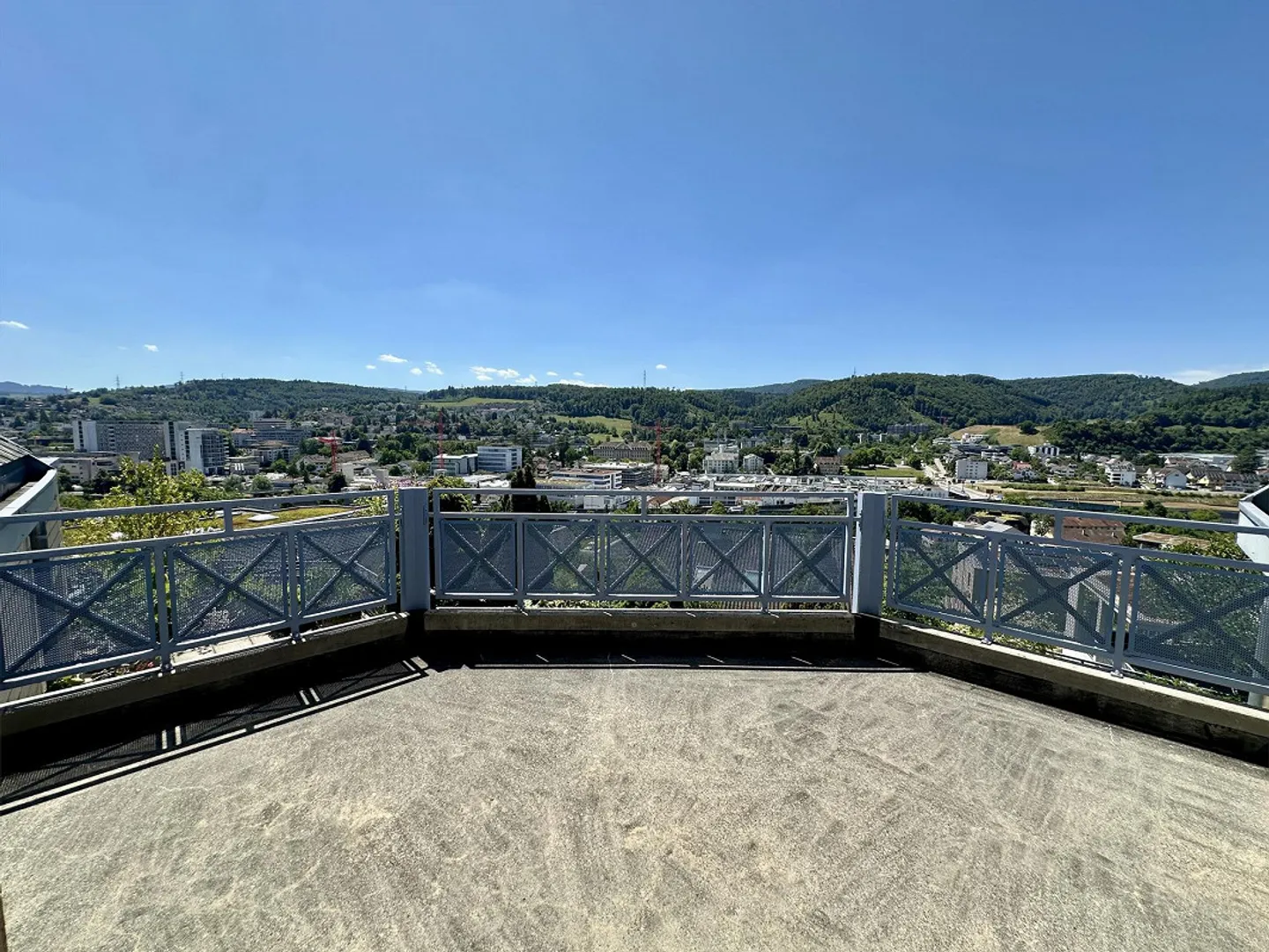 Maisonette 5,5-r. con una vista panoramica da sogno, in un villaggio tranquillo e orientato alla natura - Foto 11 di 14