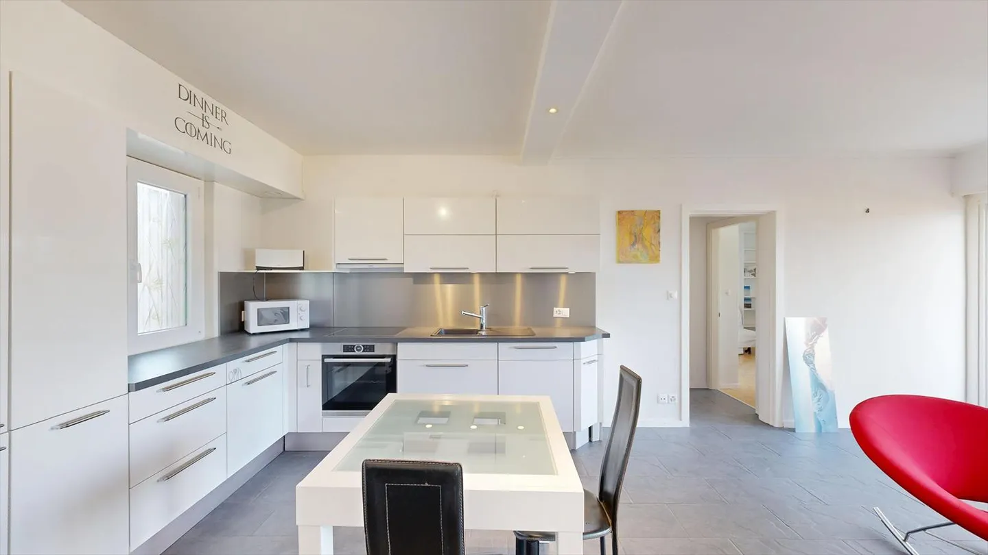 Stunning 3-Room Apartment in Lausanne - Photo 2 of 9