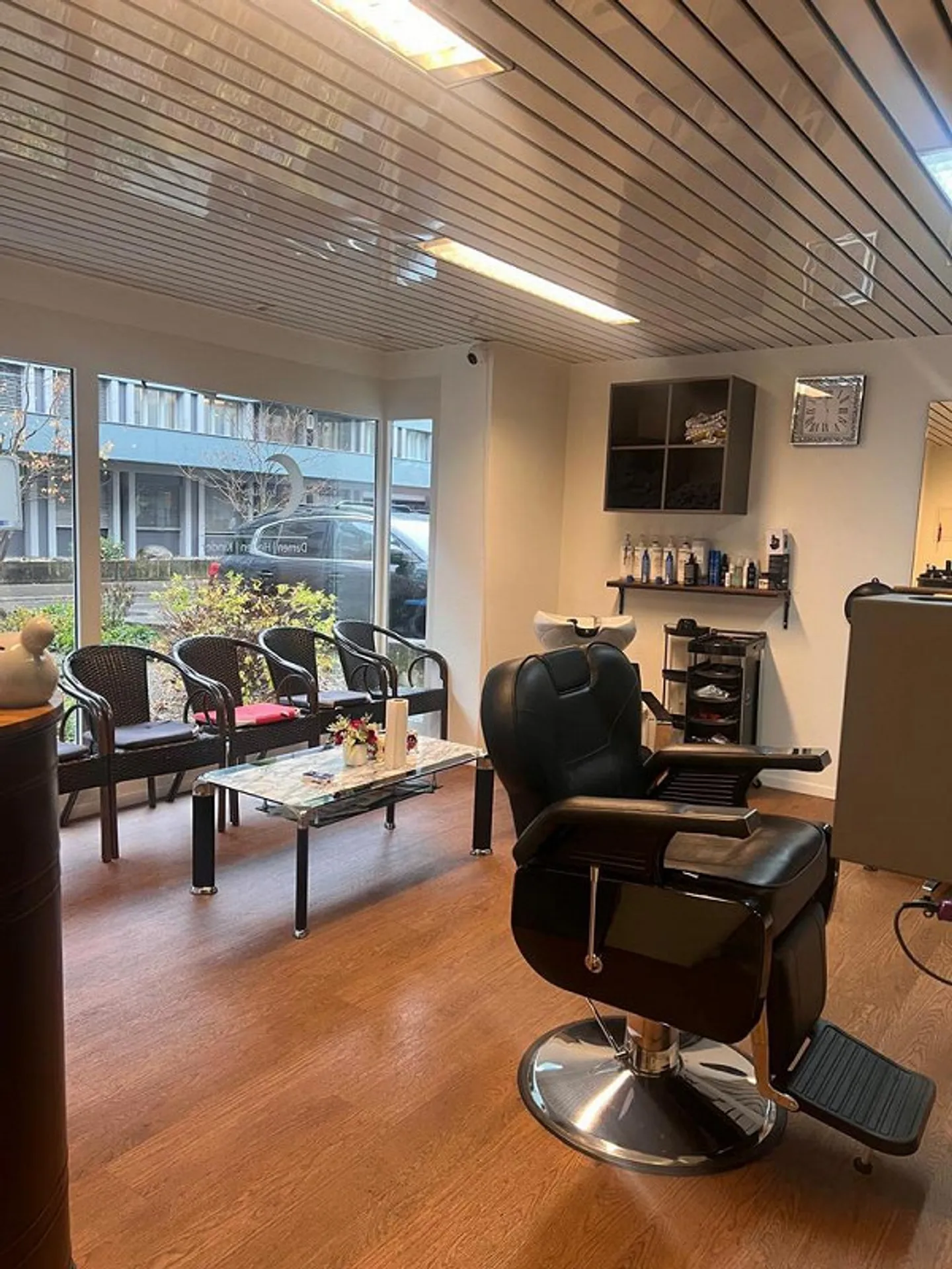 Spazio commerciale con vetrina nel vivace quartiere di Gundeldingen - Foto 4 di 10