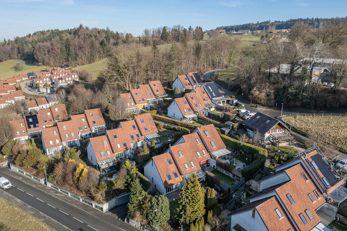 Casa a schiera con basso potenziale di ristrutturazione in un ambiente familiare - Foto 1 di 11