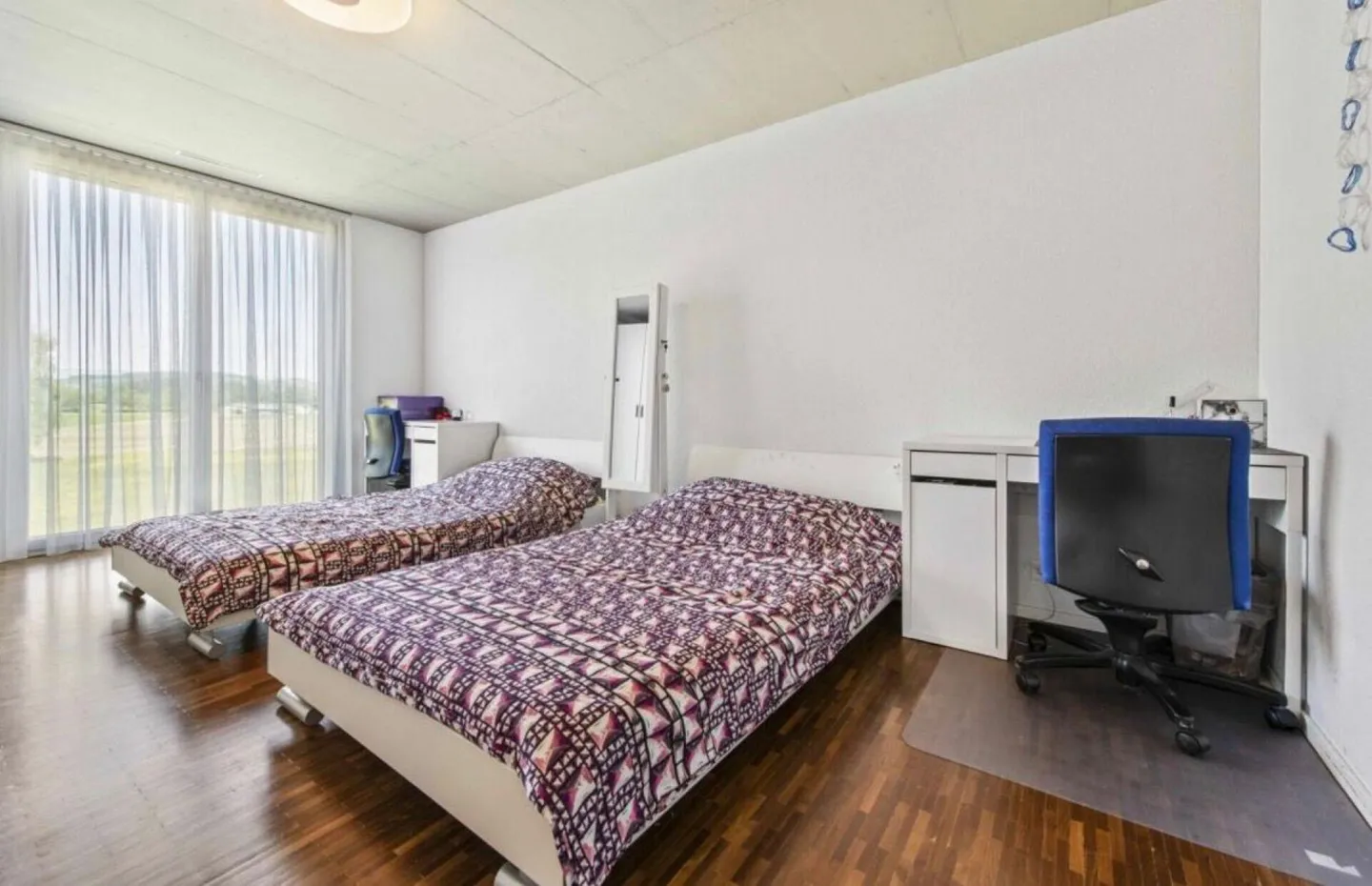 Ampio appartamento di 4,5 stanze in una posizione tranquilla - Foto 6 di 9