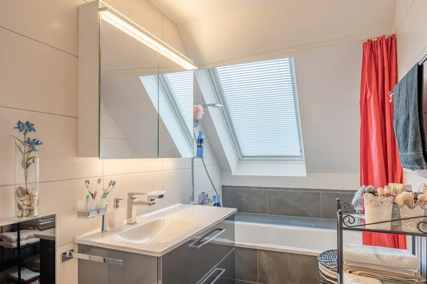 Casa a schiera con basso potenziale di ristrutturazione in un ambiente familiare - Foto 9 di 11