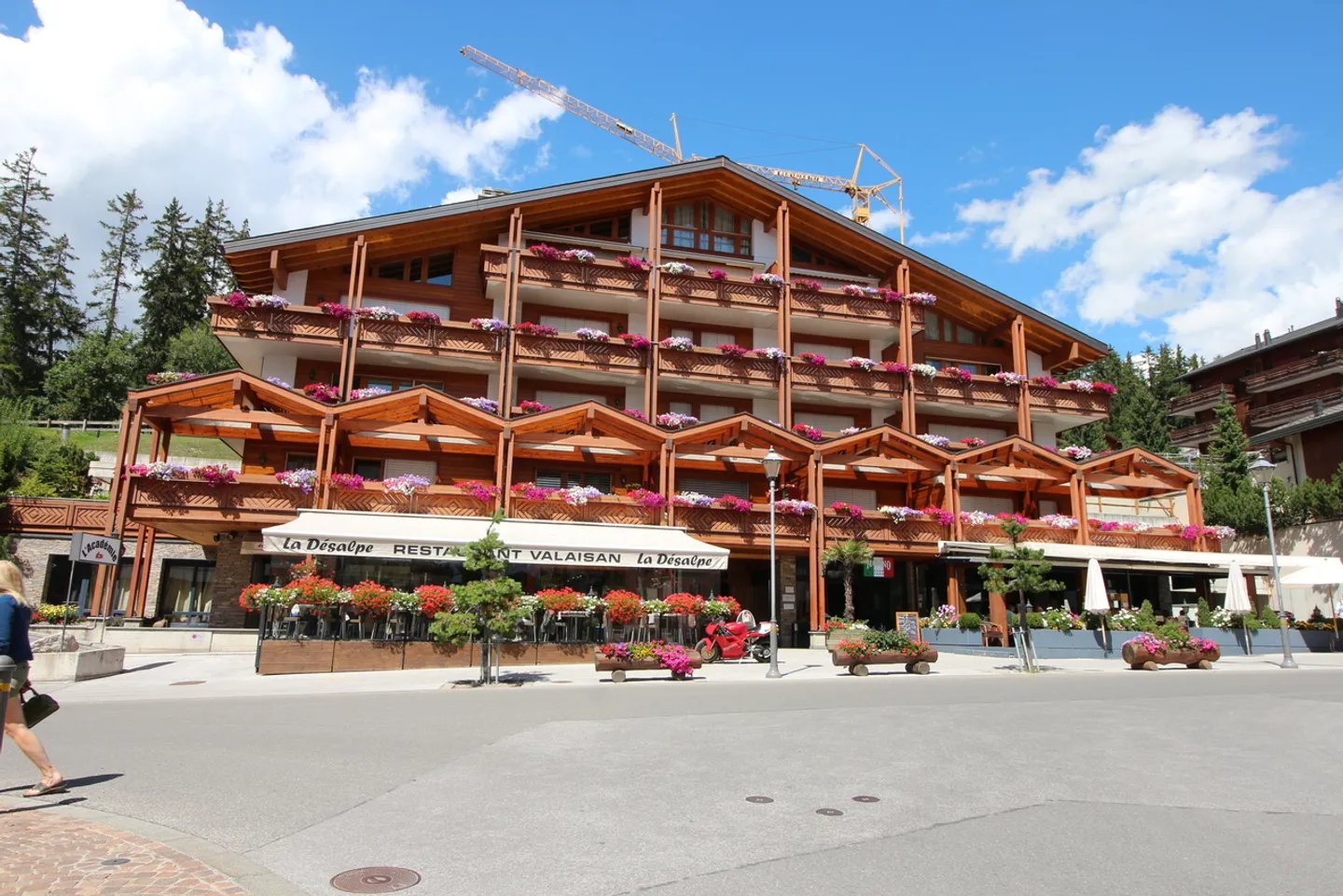 Restaurant rénové à Crans - Photo 1 sur 2