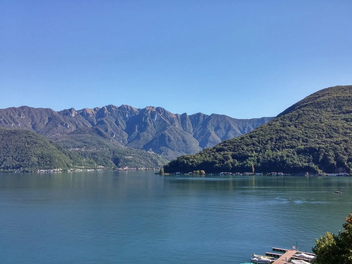 APPARTAMENTO 3.5 LOCALI  IN ZONA SOLEGGIATA CON VISTA LAGO - Foto 3 di 9