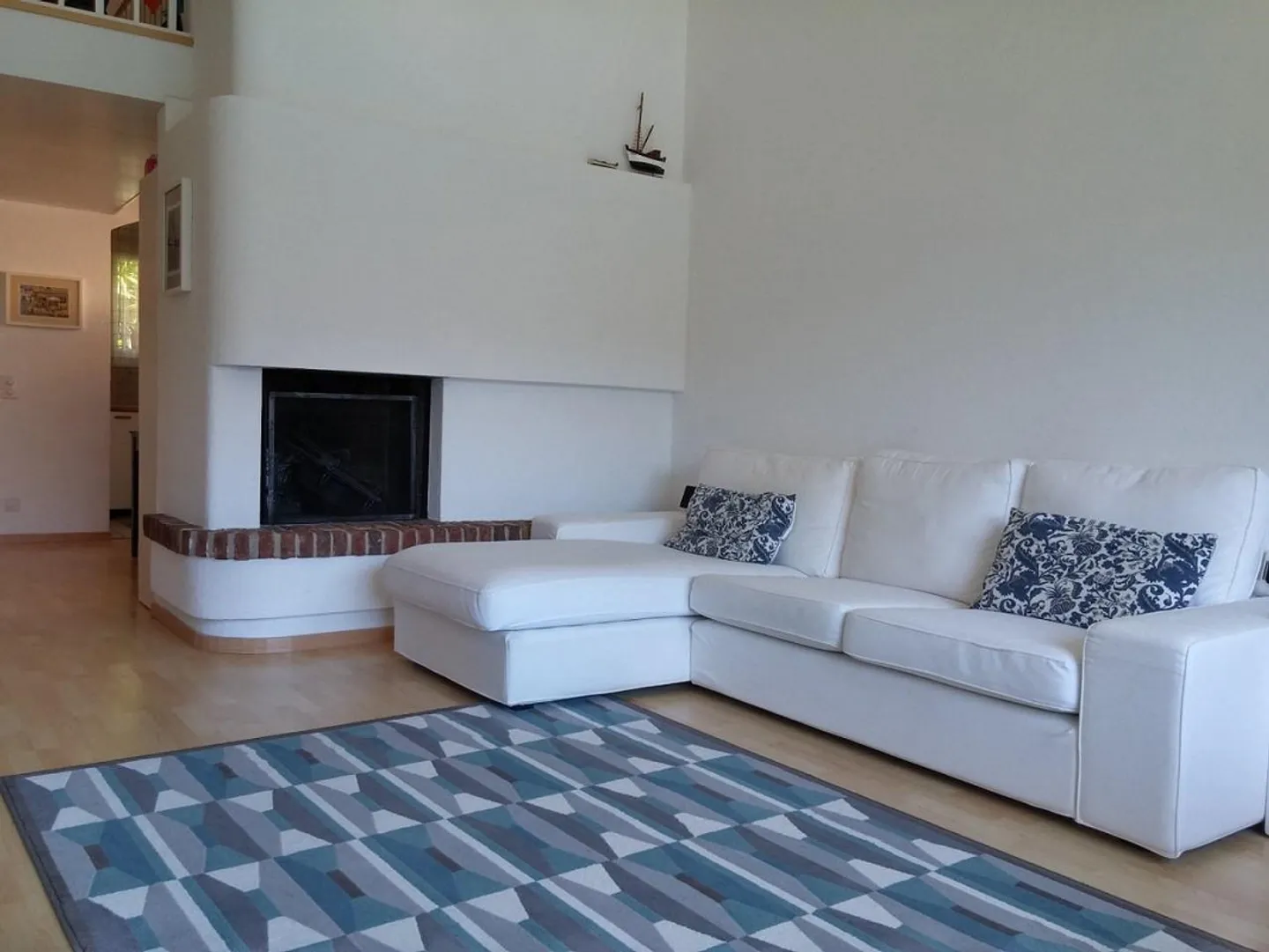 APPARTAMENTO 3.5 LOCALI  IN ZONA SOLEGGIATA CON VISTA LAGO - Foto 1 di 9