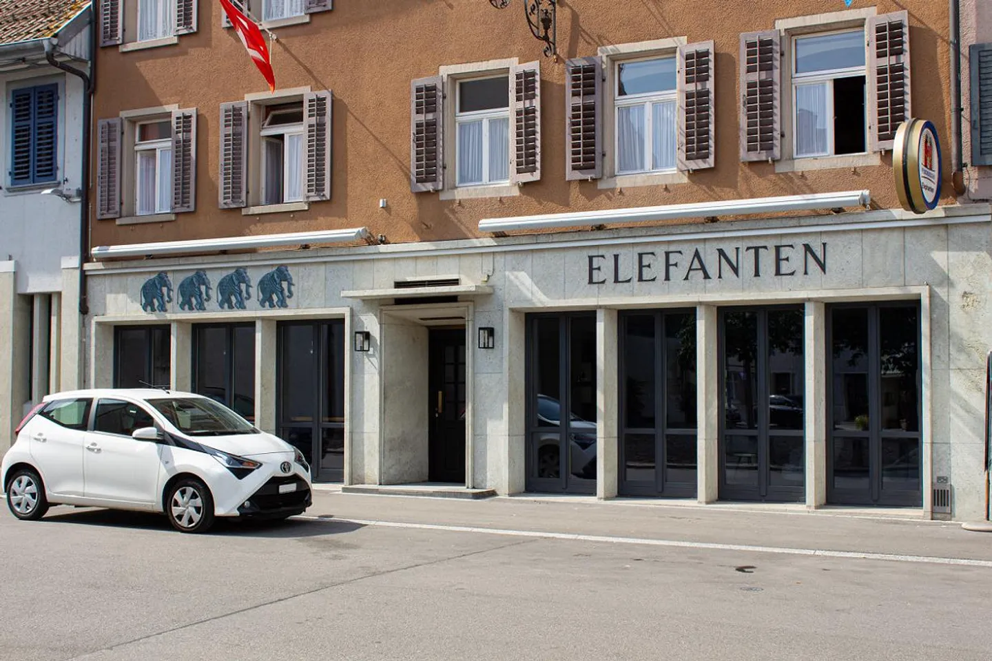 Neue Elefanten Bar / Lounge / Boulevard-Terasse bekannt & ertragreich - Foto 1 von 11
