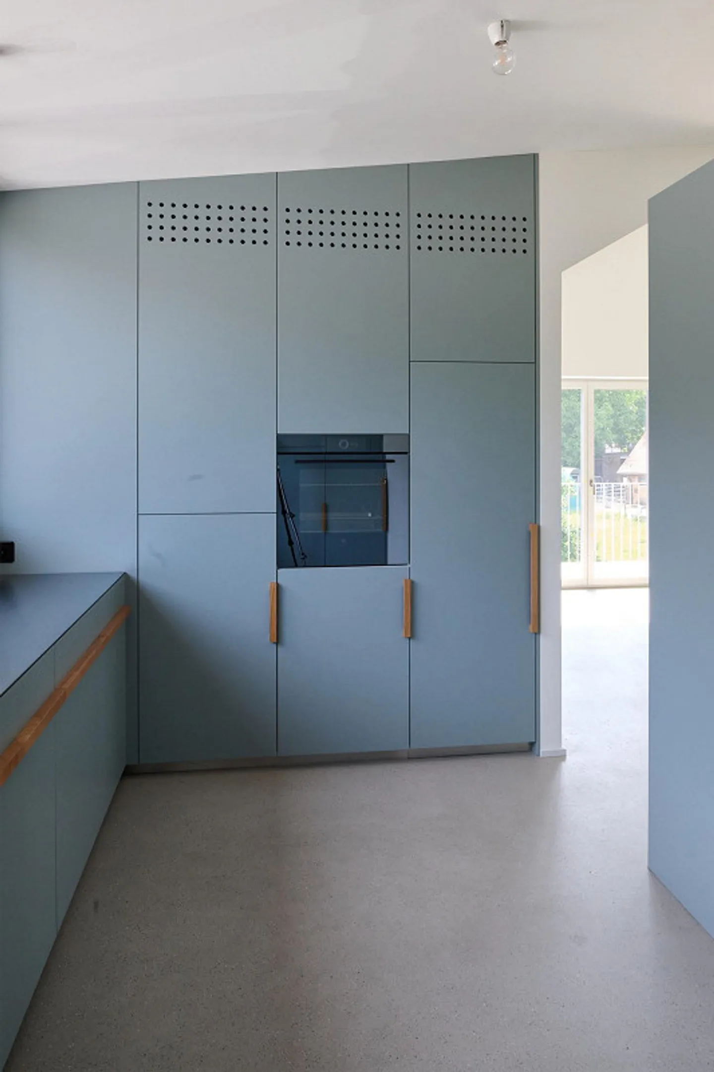 Exclusive 3.5-room apartment with private garden and panoramic view in Uitikon-Waldegg - Photo 3 of 13