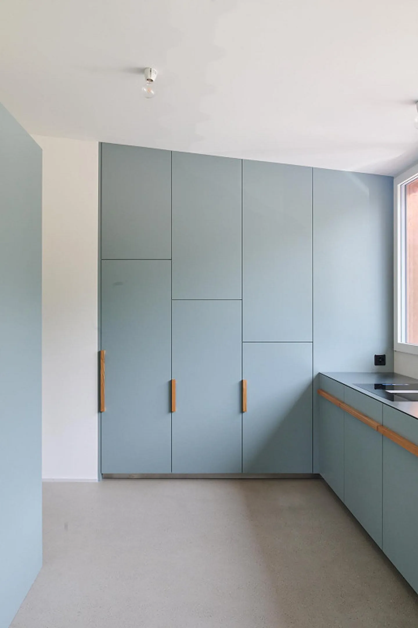Exclusive 3.5-room apartment with private garden and panoramic view in Uitikon-Waldegg - Photo 4 of 13