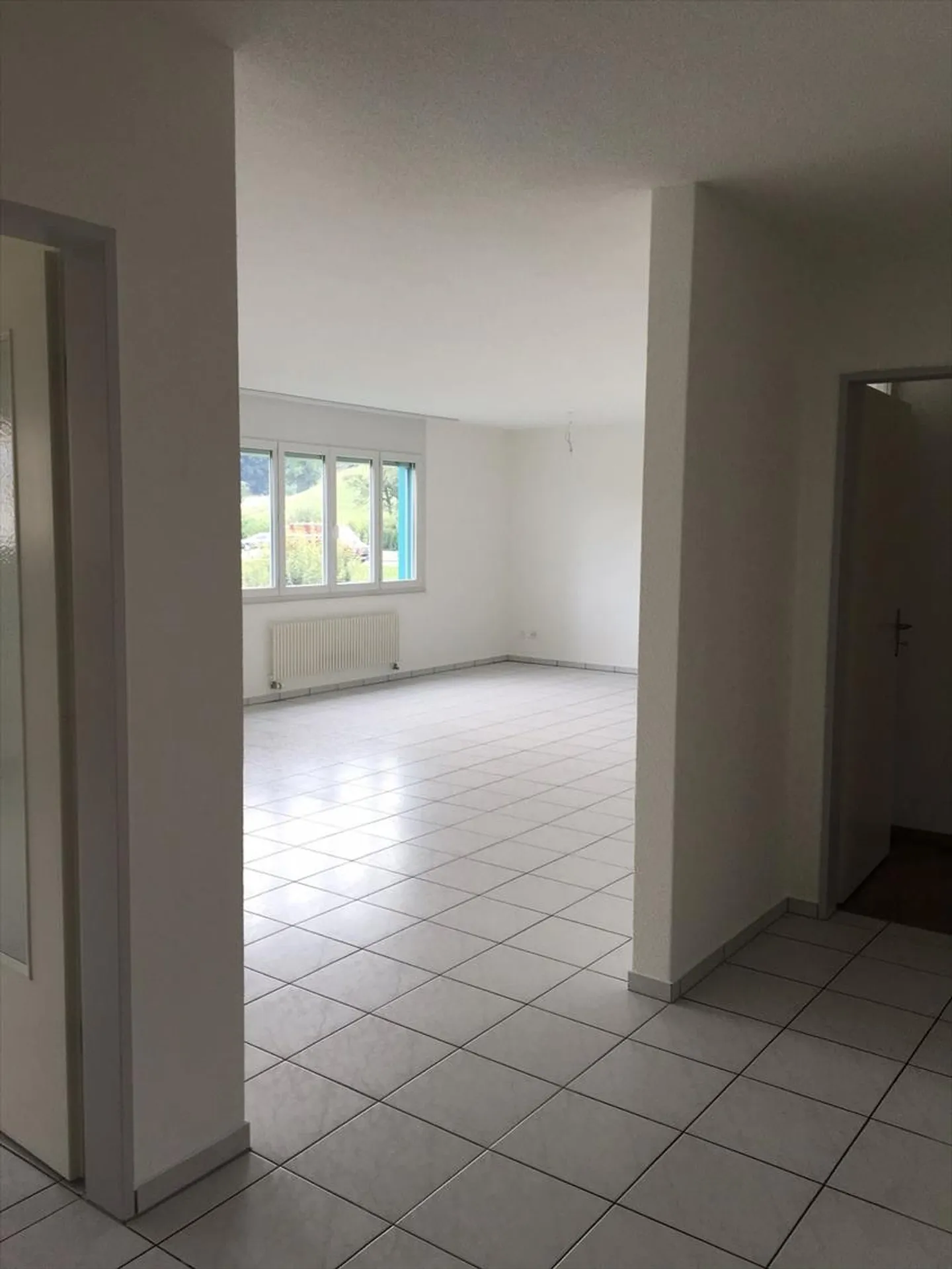 Geräumige 4,5 Zimmer in Tavel? Komfort, Helligkeit und ideale Lage - Foto 1 von 9