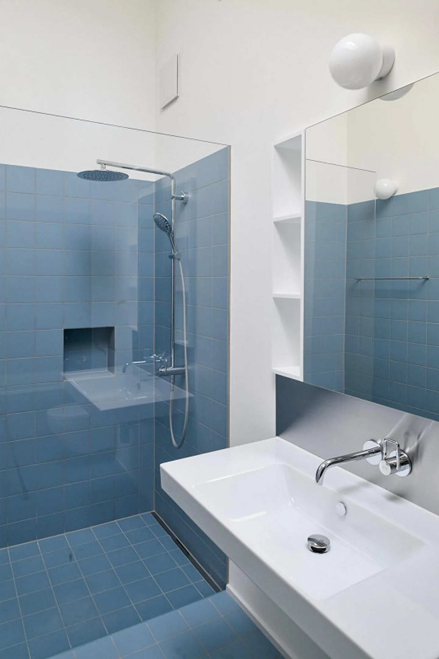 Exclusive 3.5-room apartment with private garden and panoramic view in Uitikon-Waldegg - Photo 6 of 13