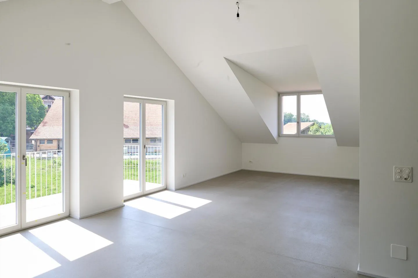 Exclusive 3.5-room apartment with private garden and panoramic view in Uitikon-Waldegg - Photo 7 of 13