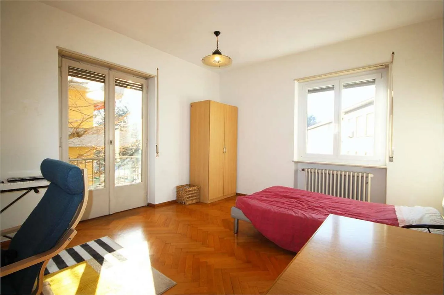 Spacious apartment in a small context with garden - Photo 3 of 10
