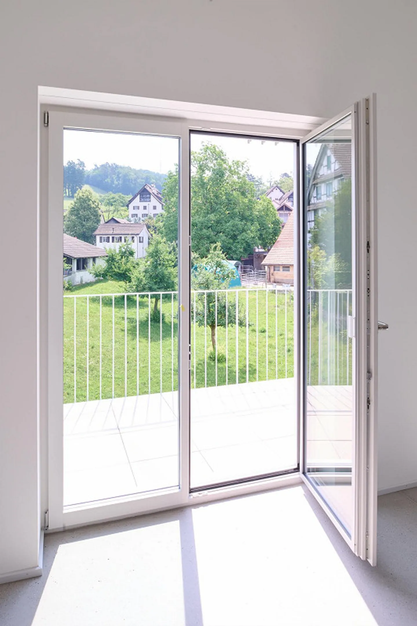Exclusive 3.5-room apartment with private garden and panoramic view in Uitikon-Waldegg - Photo 12 of 13