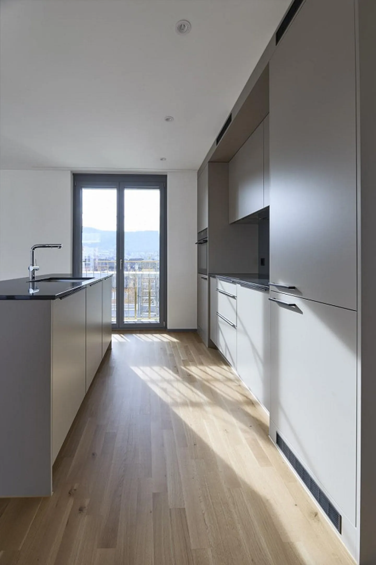Appartement loft élégant avec terrasse et loggia - Photo 1 sur 9