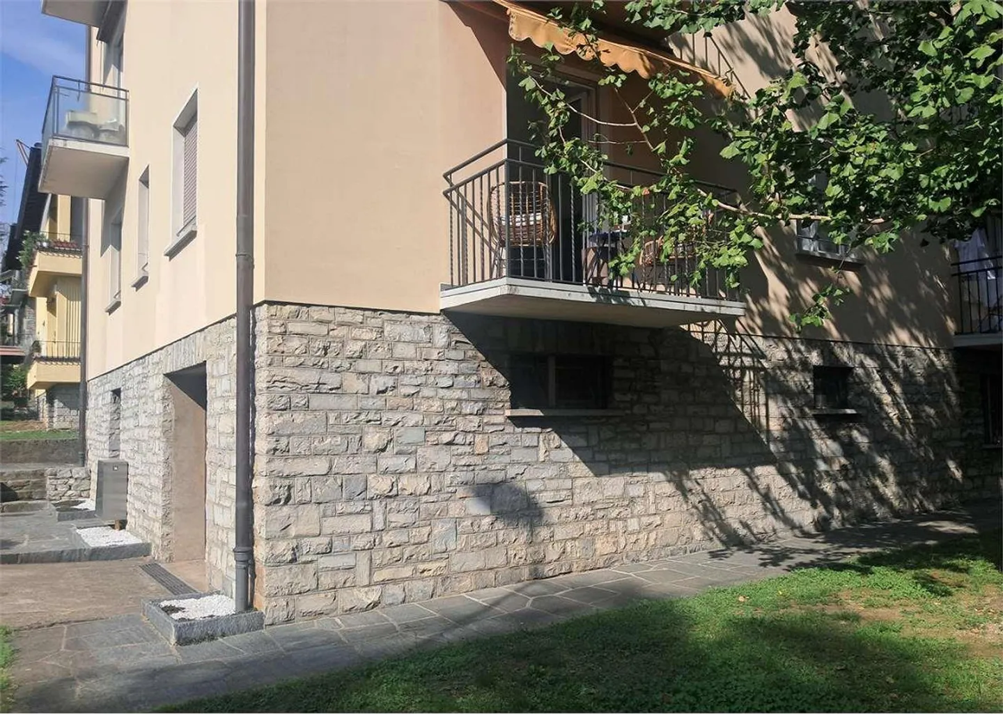 Spacious apartment in a small context with garden - Photo 9 of 10