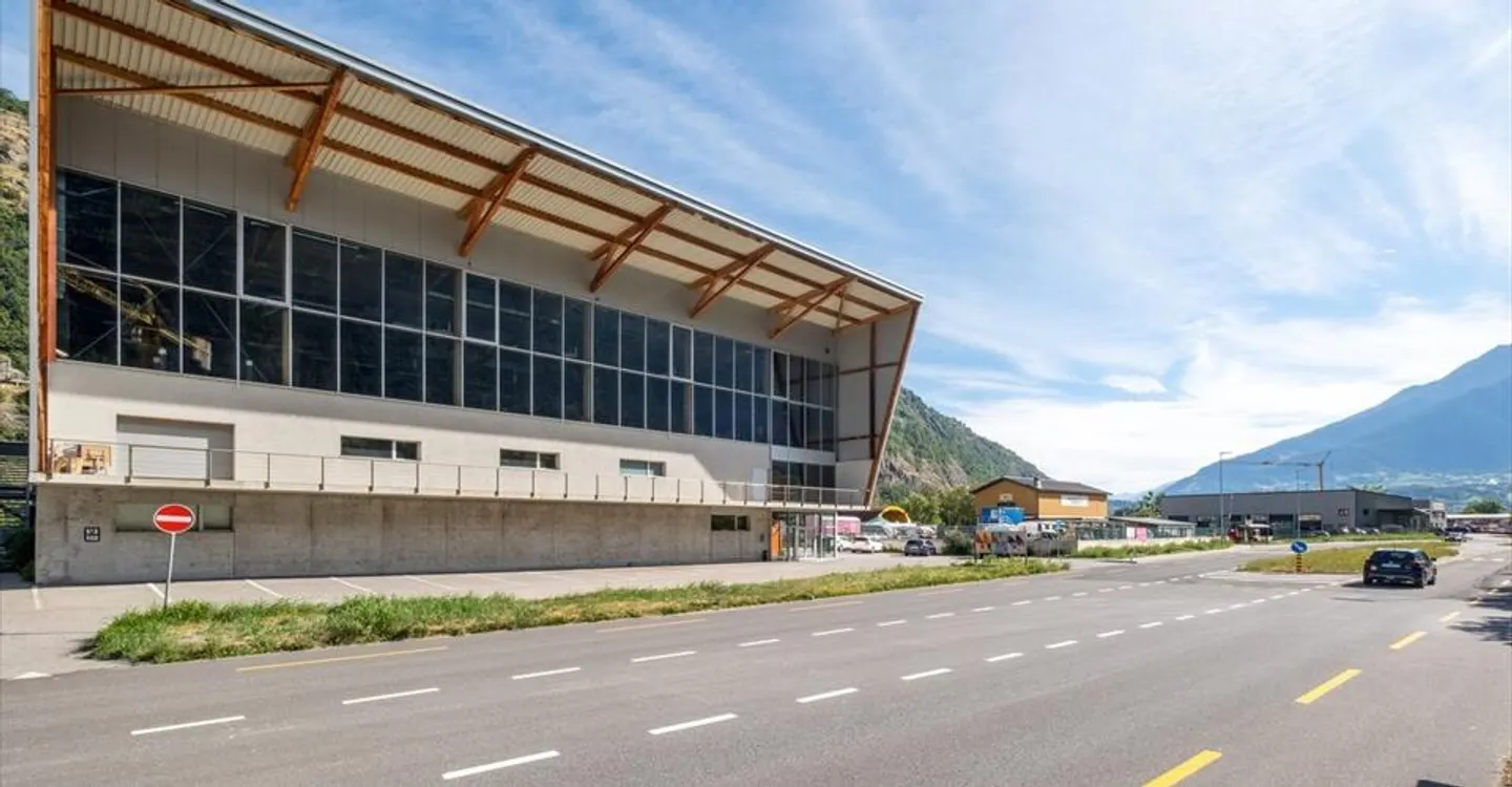 Große Freizeitfläche zu vermieten - 4'601 m2 in Brig/Gamsen - Foto 2 von 8