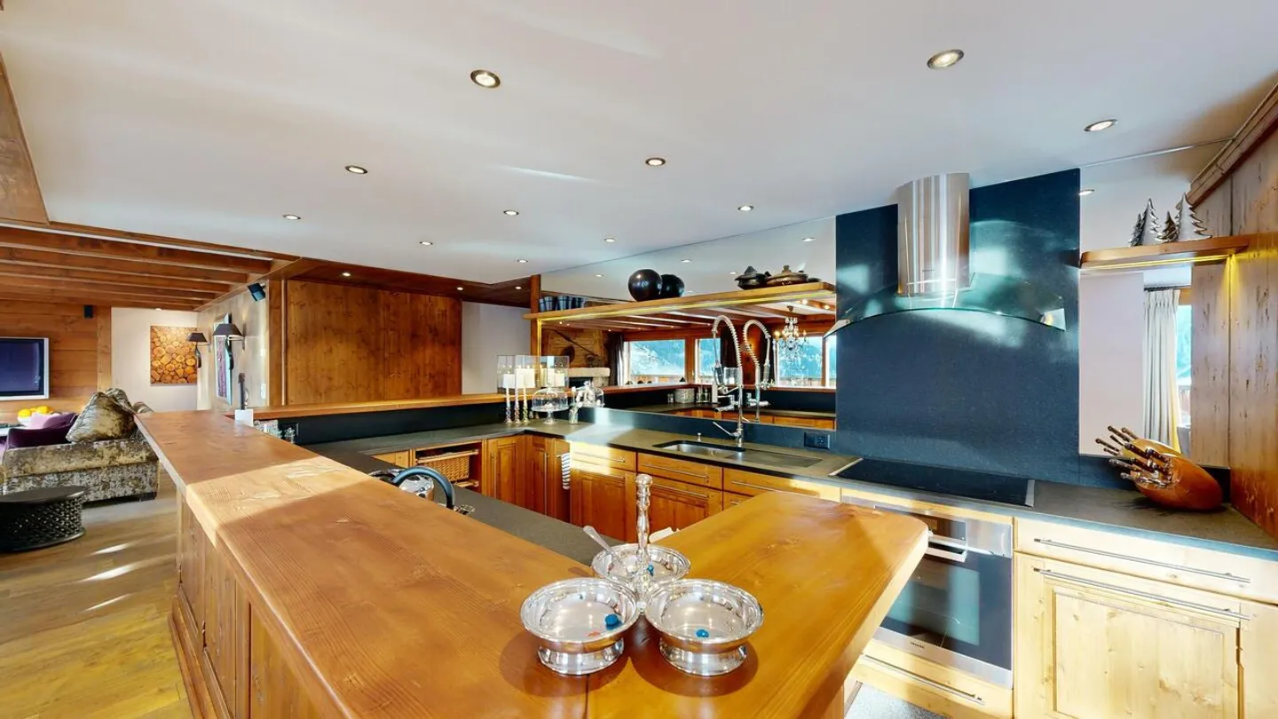 APPARTEMENT SUPERBE AVEC 6 CHAMBRES SUR 1 NIVEAU - VUE & SOLEIL TOP ! - Photo 11 sur 13