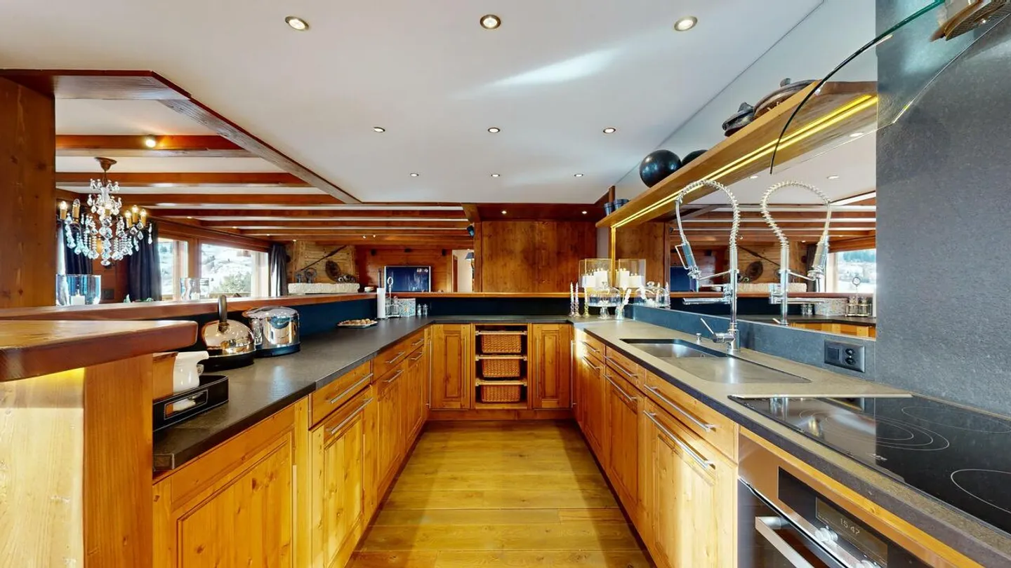 APPARTEMENT SUPERBE AVEC 6 CHAMBRES SUR 1 NIVEAU - VUE & SOLEIL TOP ! - Photo 13 sur 13