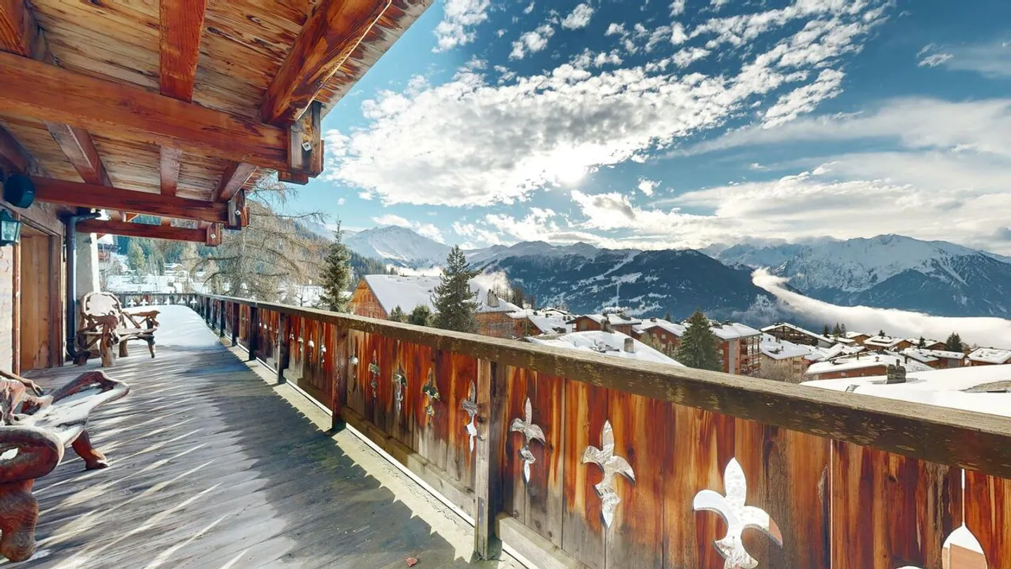 APPARTEMENT SUPERBE AVEC 6 CHAMBRES SUR 1 NIVEAU - VUE & SOLEIL TOP ! - Photo 4 sur 13