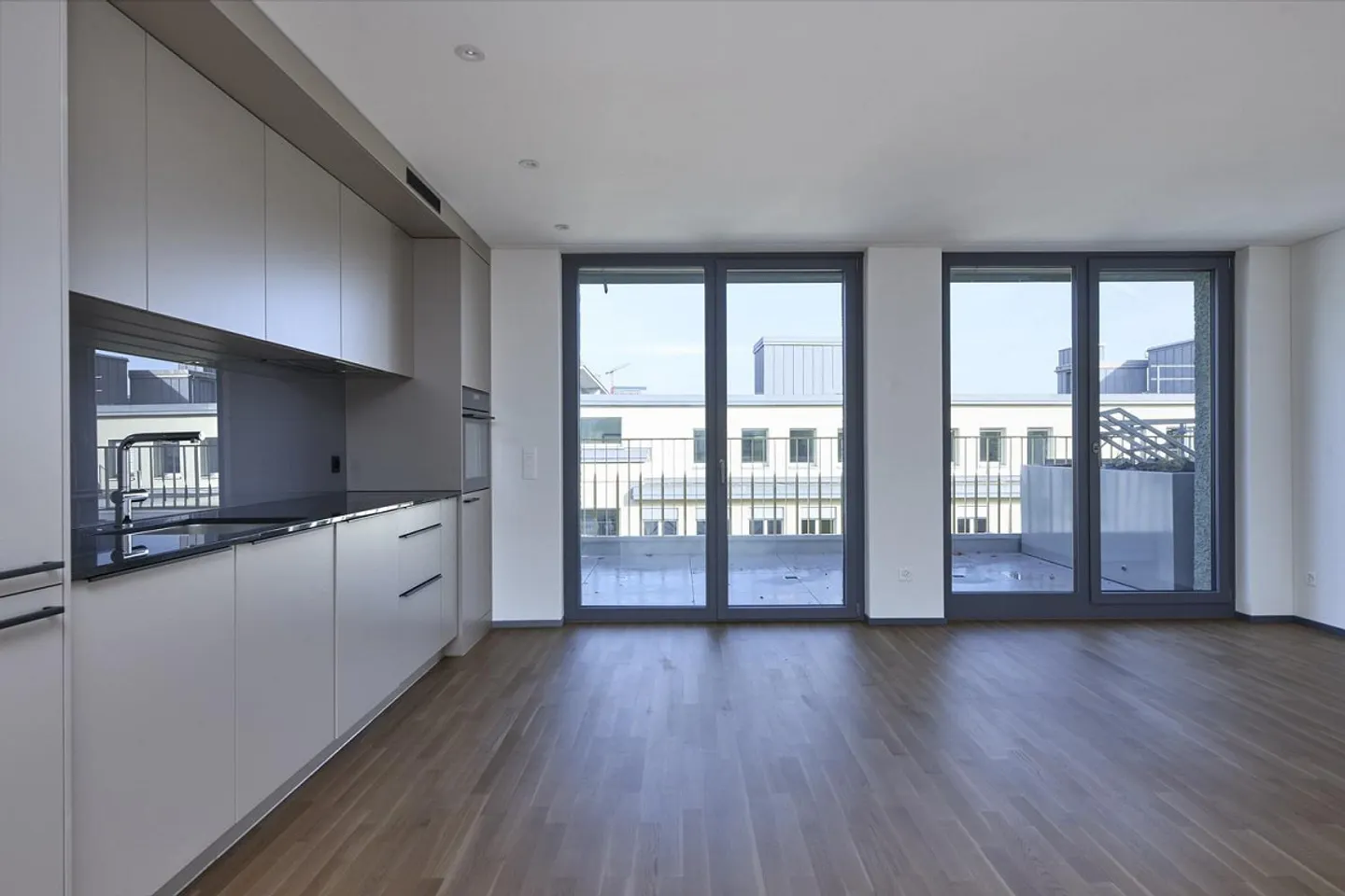 Appartamento loft elegante con terrazza e loggia - Foto 2 di 9