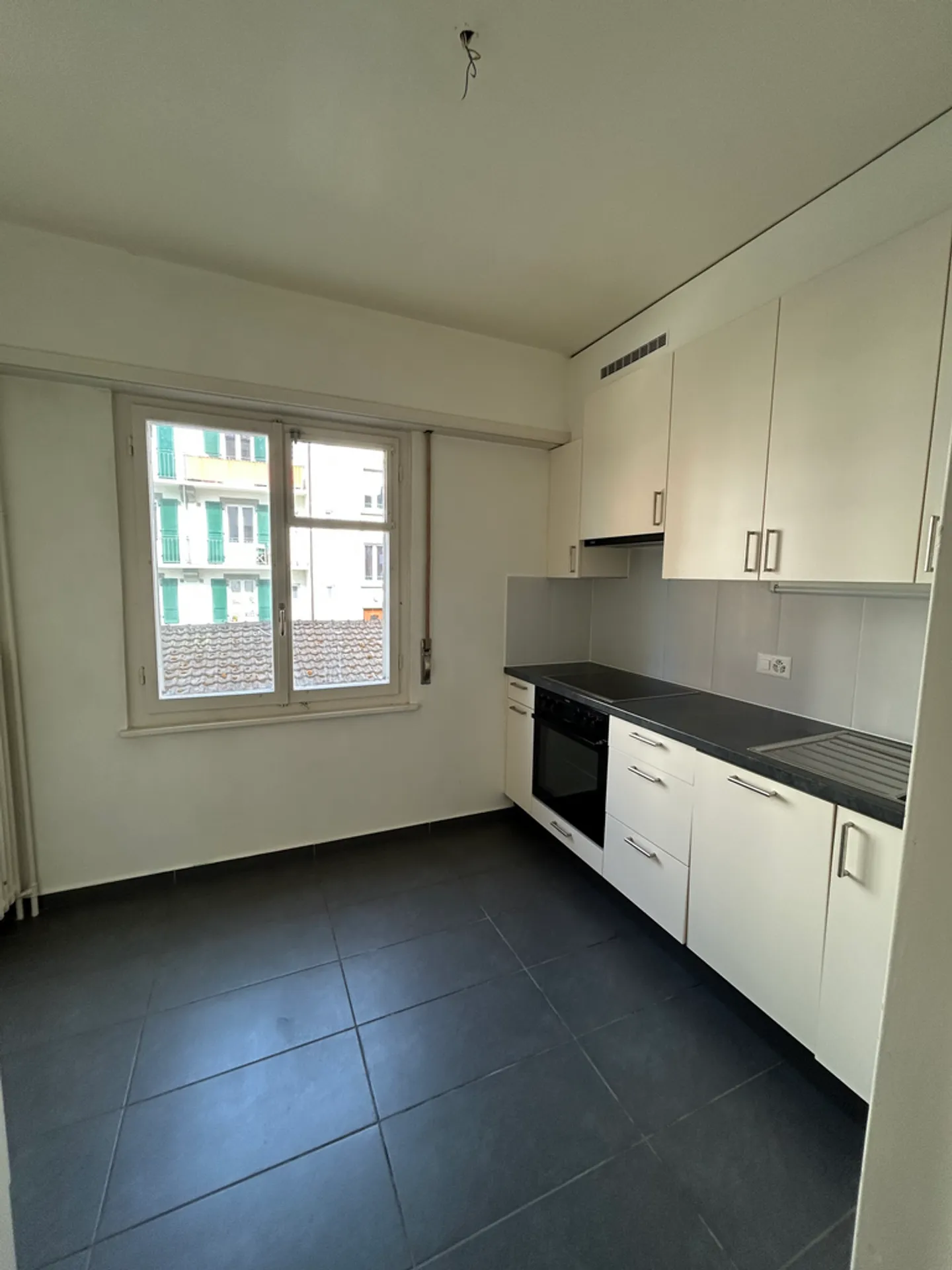 Charming Apartment in Lausanne - Photo 2 of 10