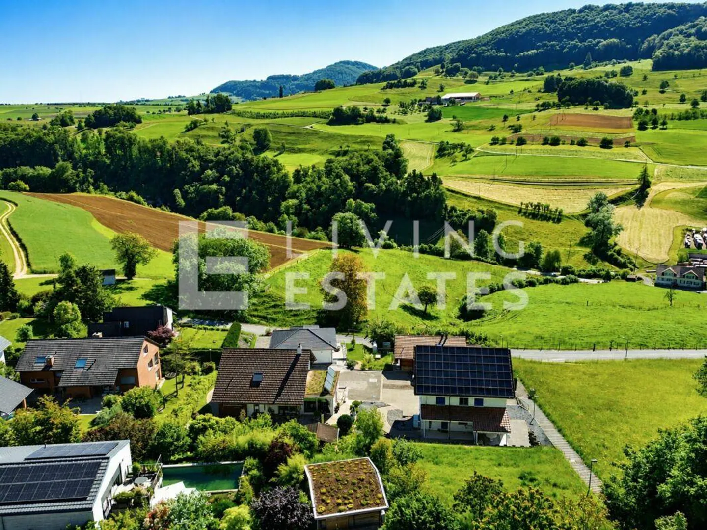 TERRAIN AVEC VUE ET LIEN AVEC LA NATURE - Photo 6 sur 8