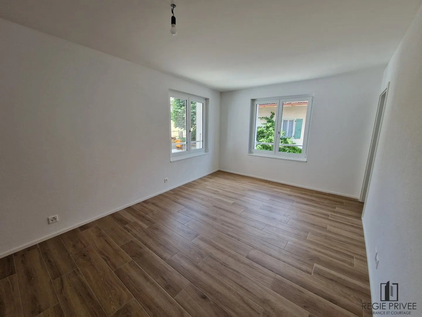 4,5-Zimmer-Wohnung im 1. Stock - Foto 2 von 8