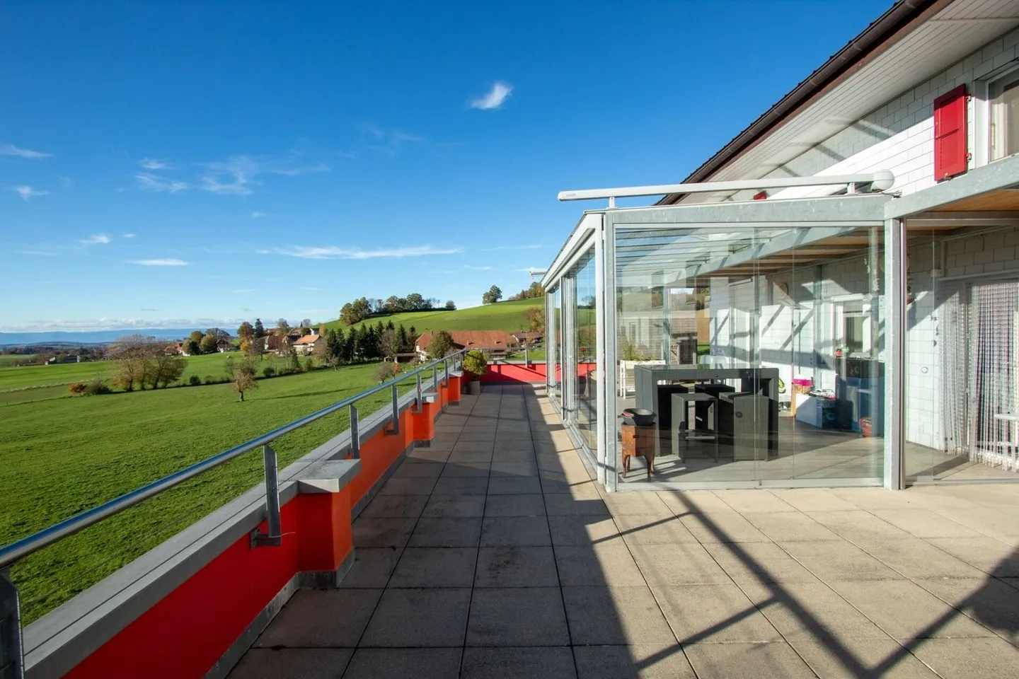 Affascinante casa residenziale con laboratorio e panorama alpino - Foto 3 di 13