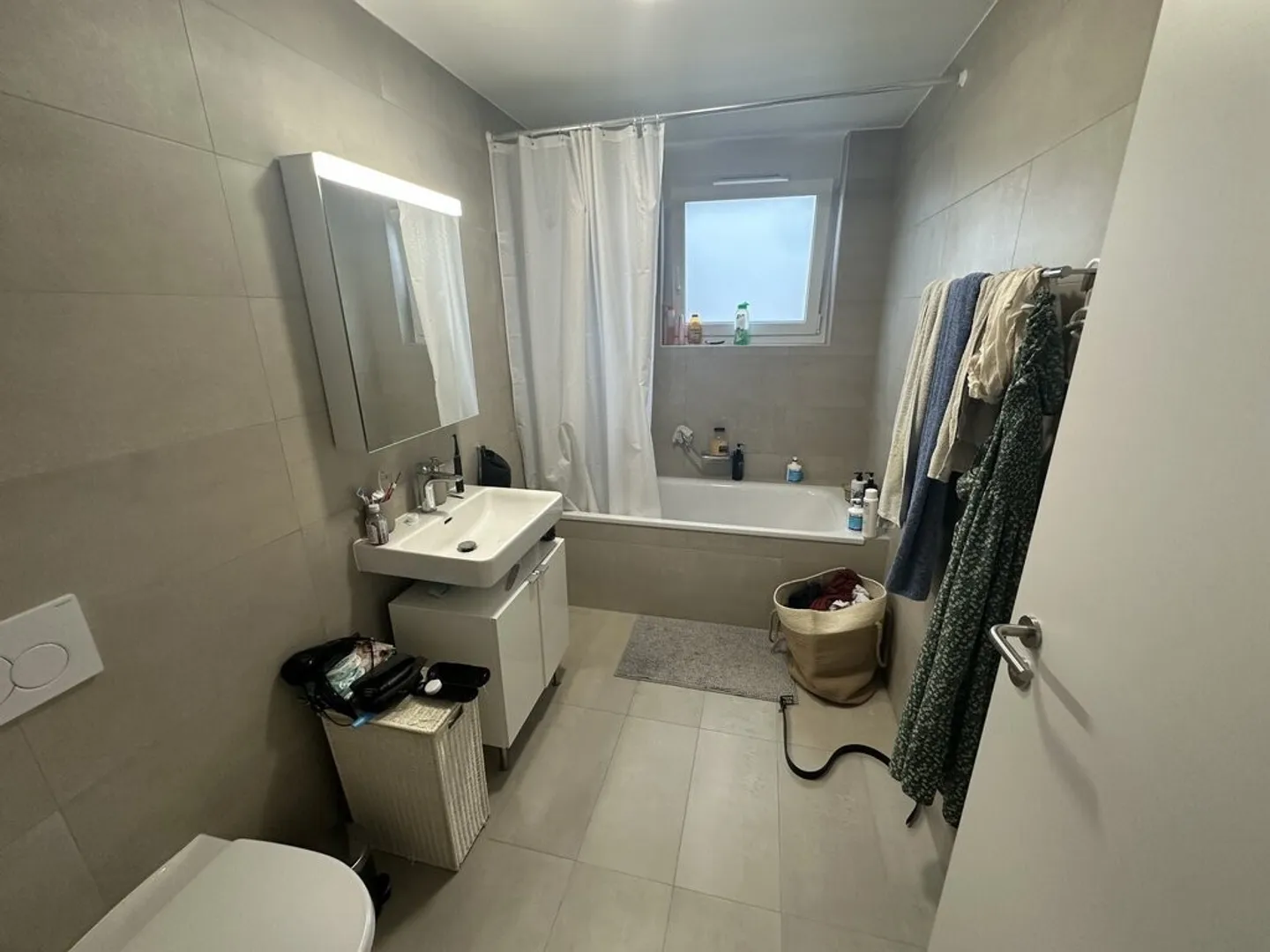 Modern and close to amenities - Photo 5 of 7