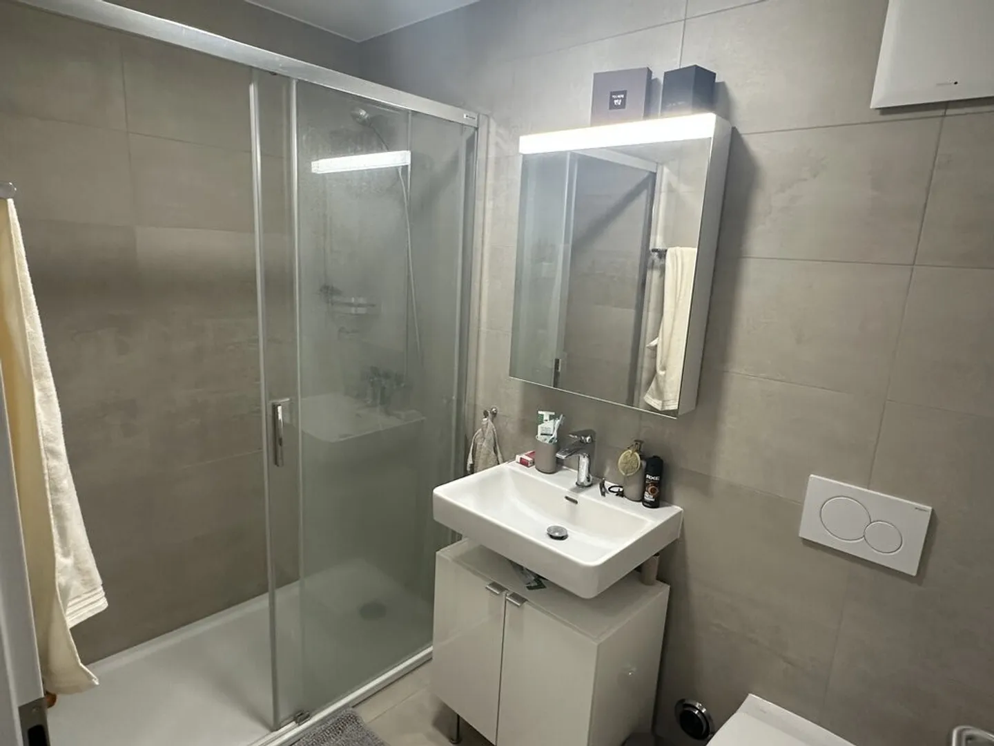 Modern and close to amenities - Photo 7 of 7
