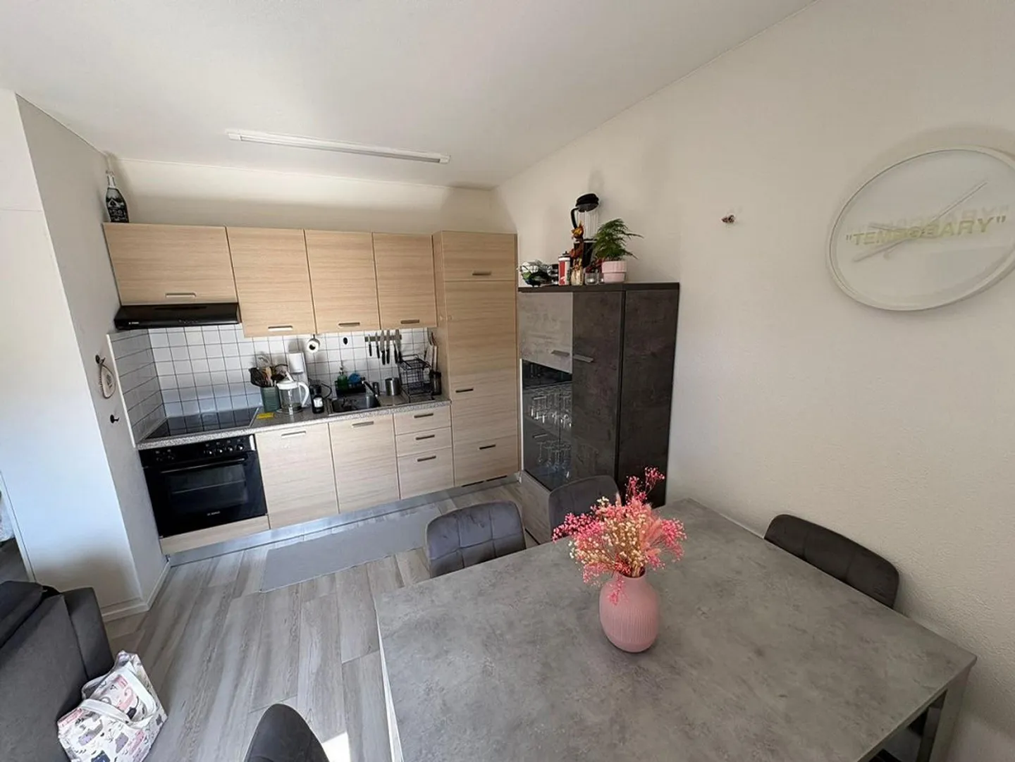 Helles 2,5-Zimmer-Apartment mit offener Aussicht in Taverne - Foto 1 von 5