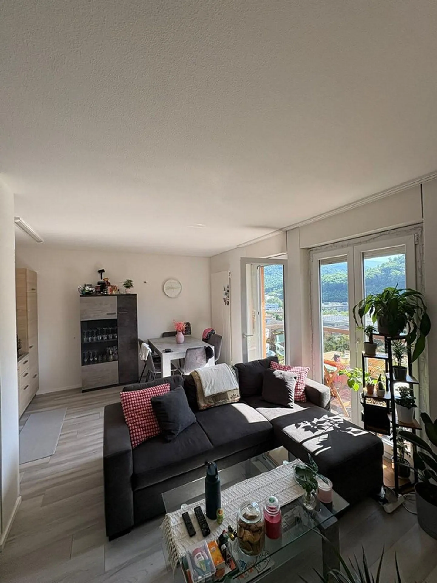 Helles 2,5-Zimmer-Apartment mit offener Aussicht in Taverne - Foto 3 von 5