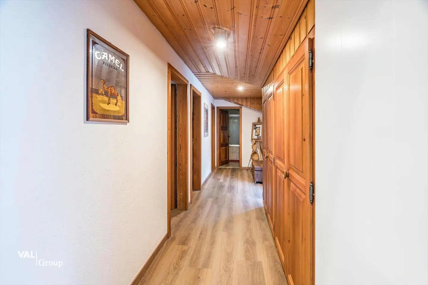 Mixed-use building - Photo 4 of 11