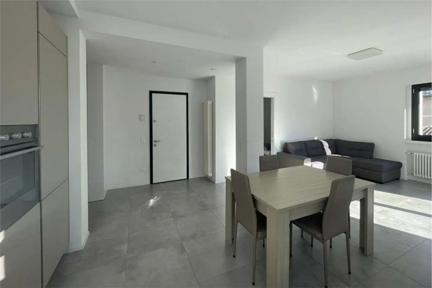 Lugano : récent penthouse 4.5 pièces meublé à neuf - Photo 3 sur 12