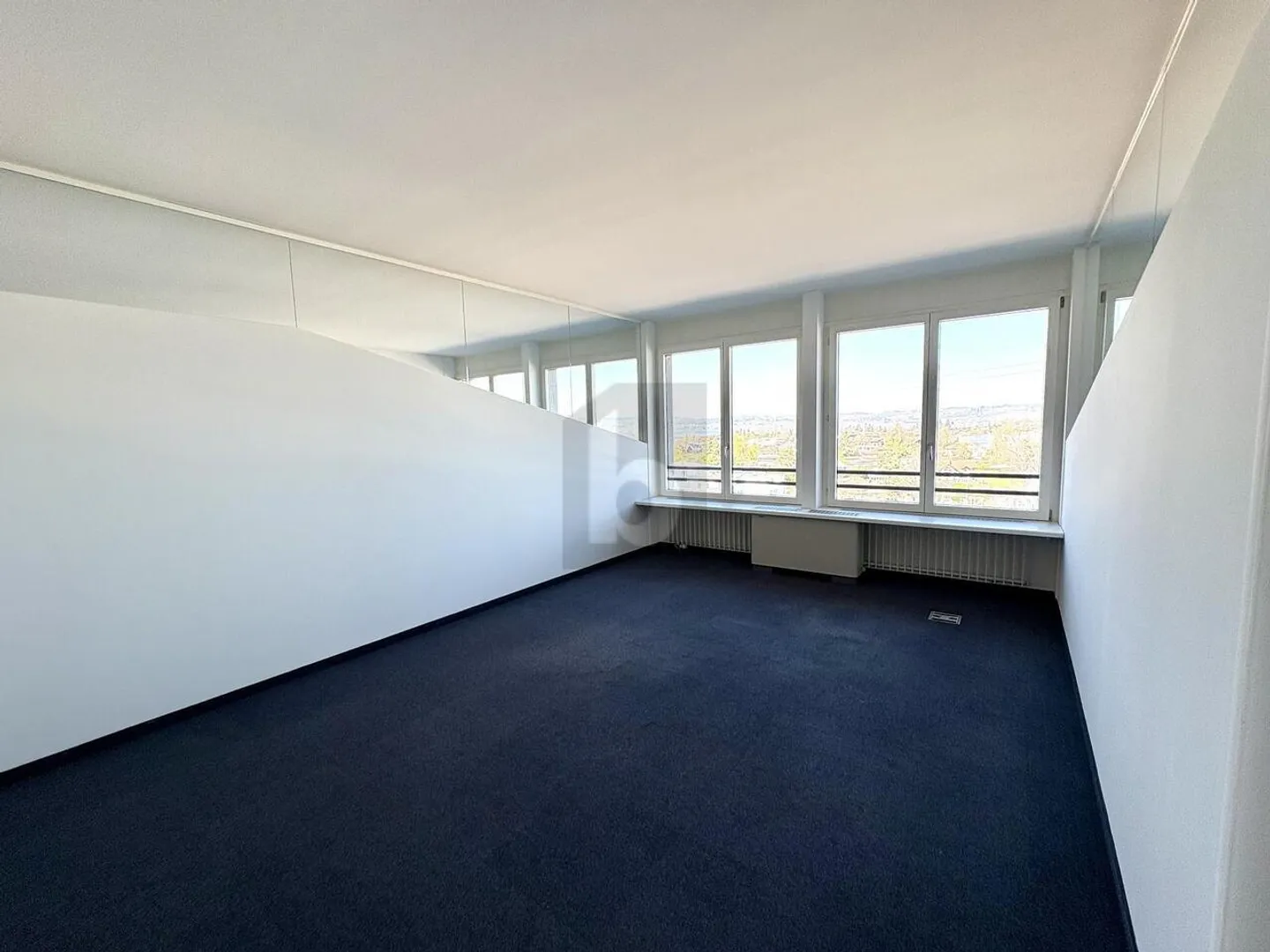 Office space for rent - Photo 1 of 5